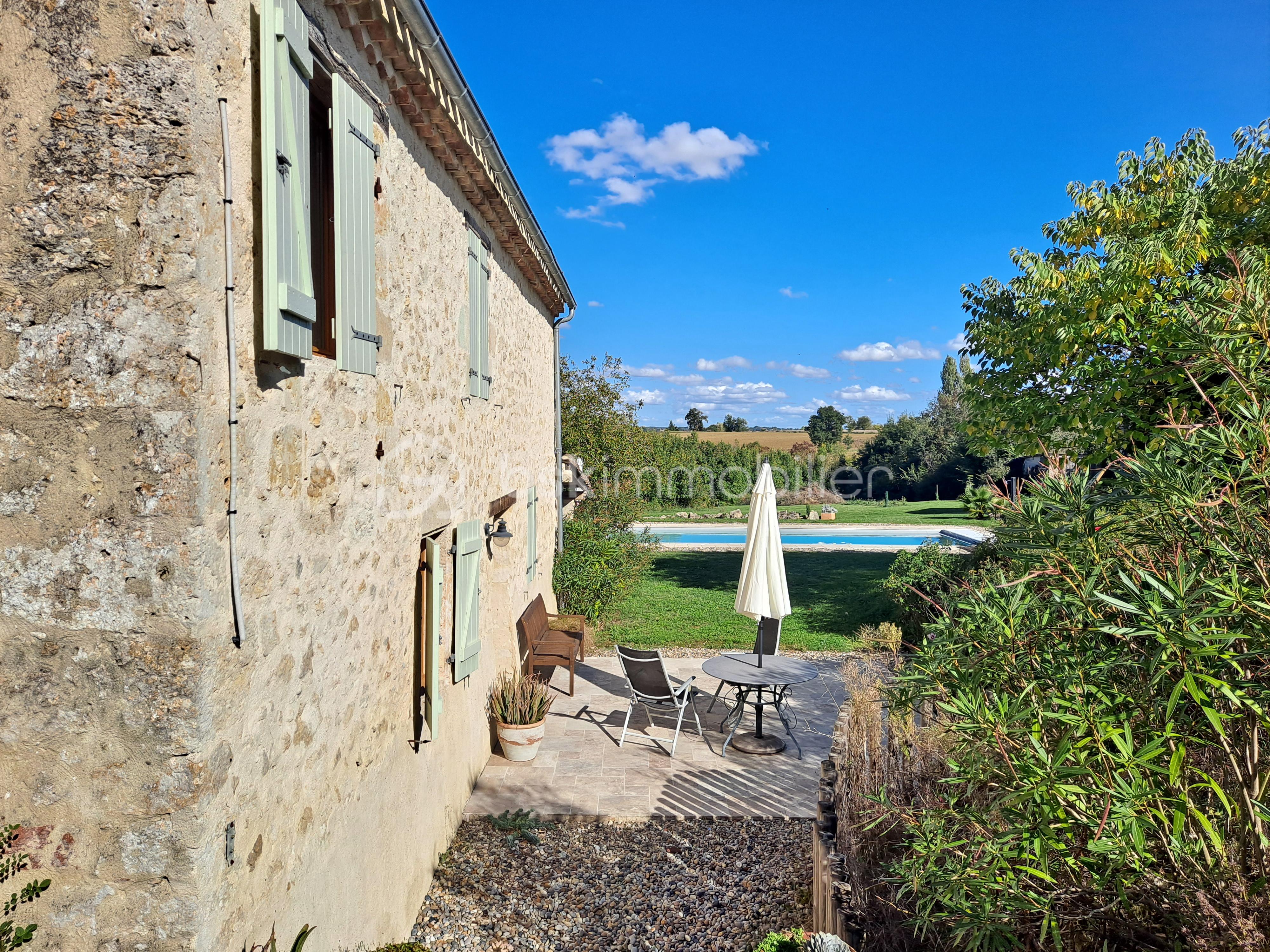 Demeure de 283 m² - 26 Belle Maison Gers jardin lac piscine (83).jpg