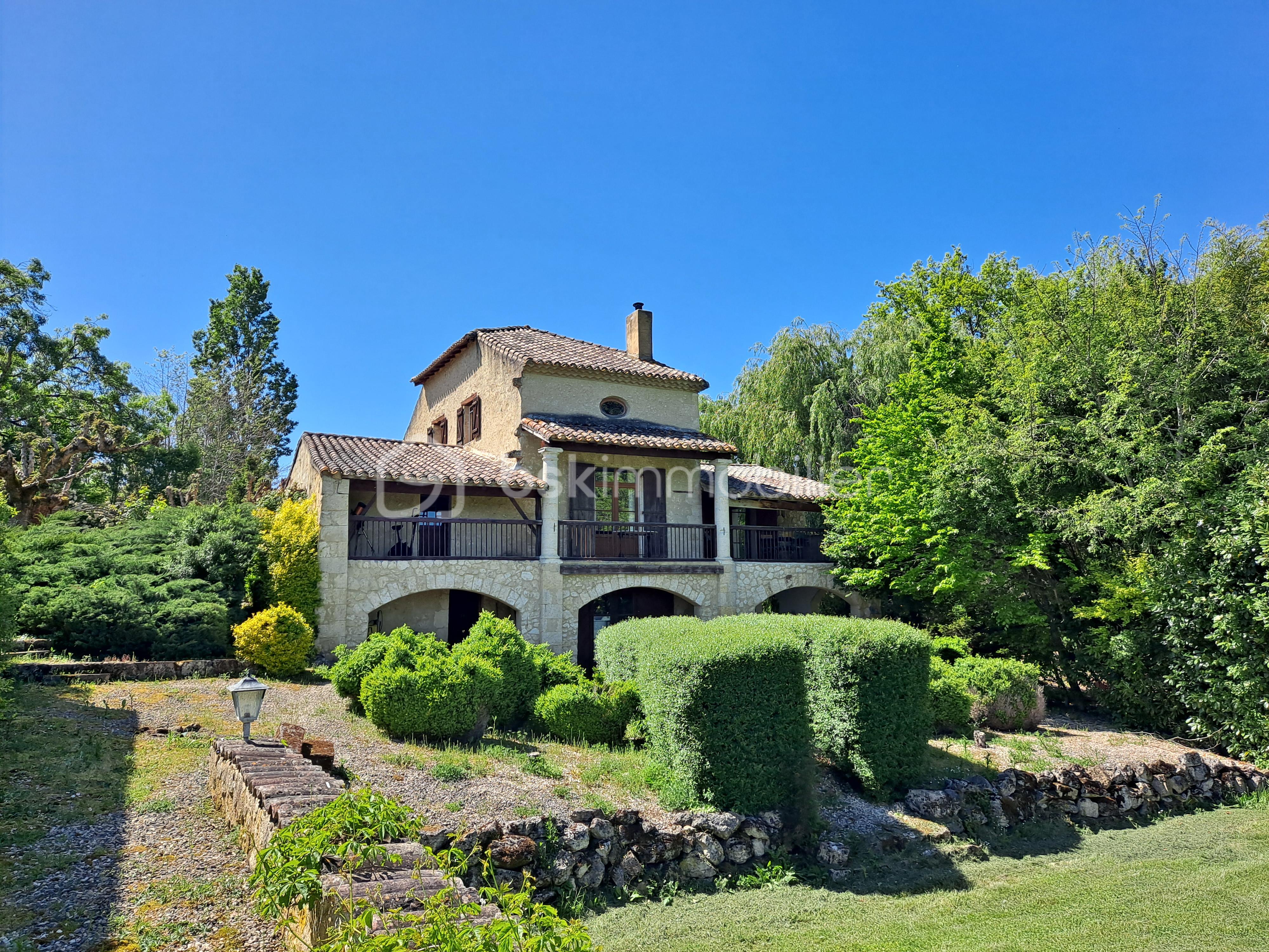 Demeure de 283 m² - 21 Belle Maison Gers gascony piscine jardin lac (101).jpg