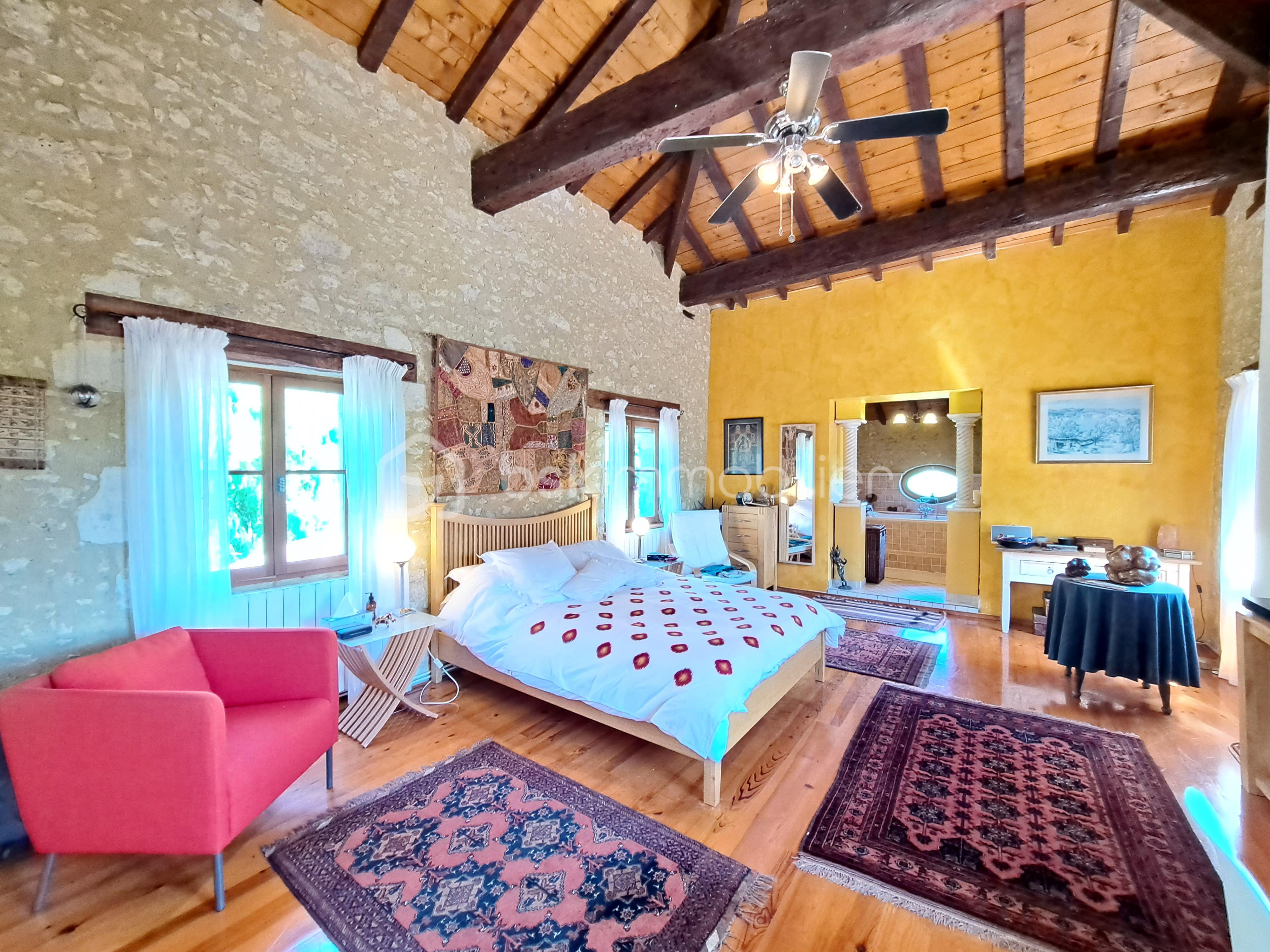 Demeure de 283 m² - 9 Belle Maison Gers gascony piscine jardin lac (58).jpg