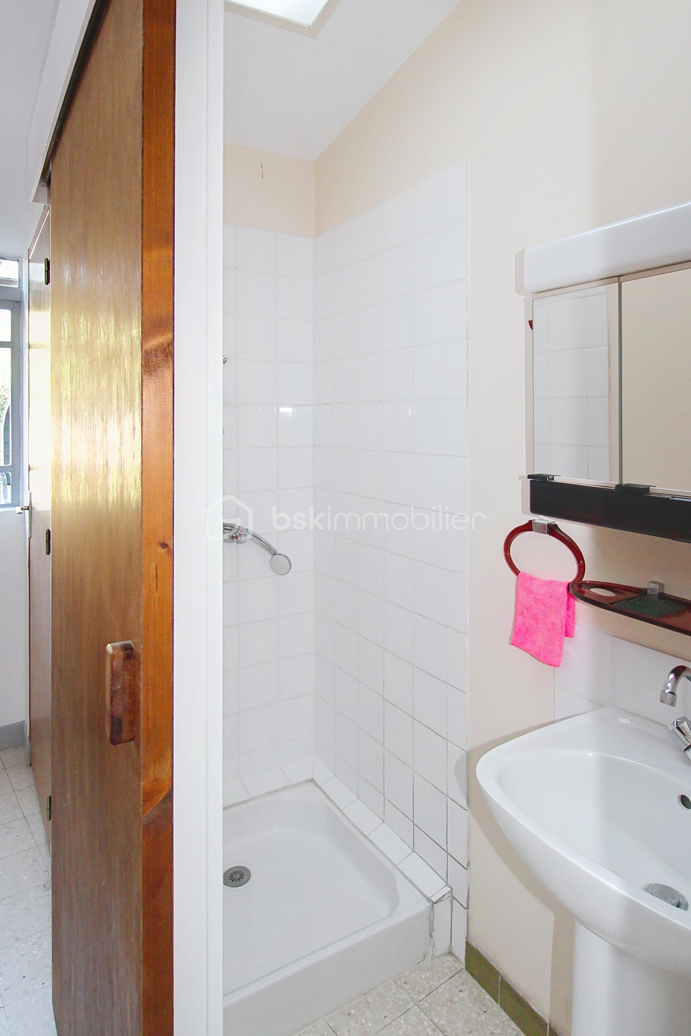 Maison en pierre de 120 m² - demo-tour-10-main-street_00001(22).jpeg