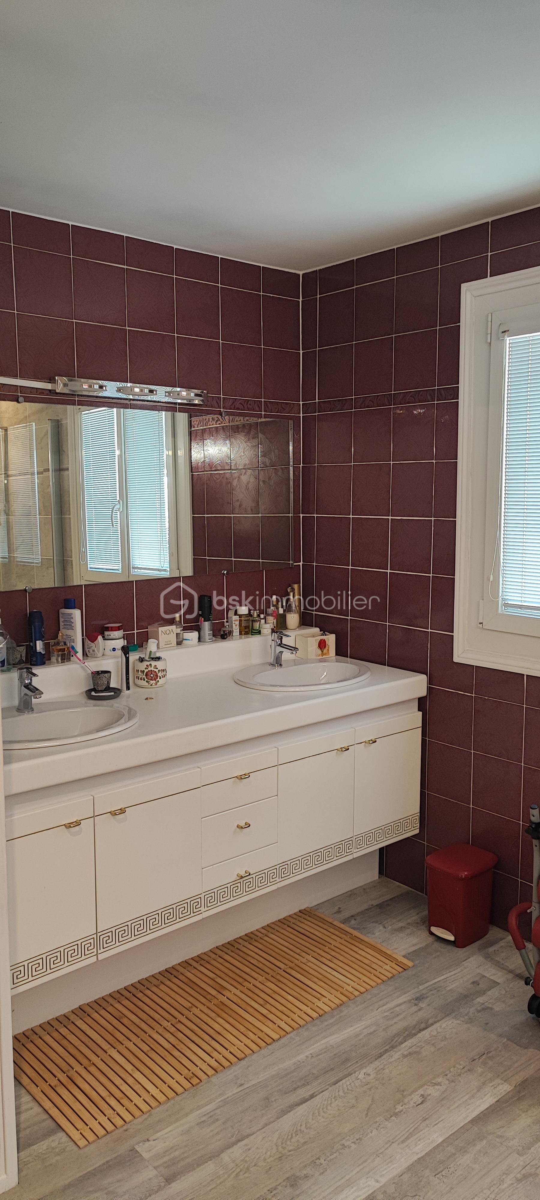 eva s d eau M vasq.jpg