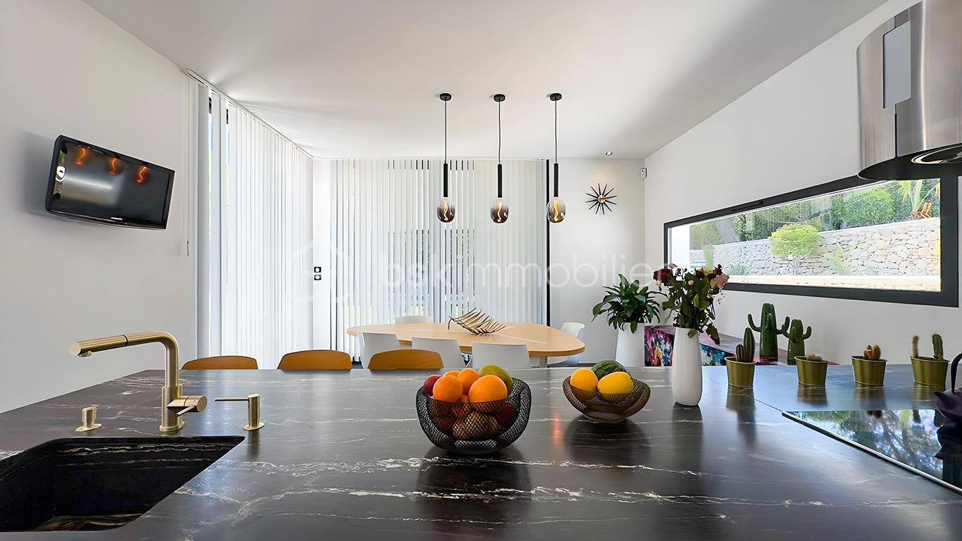 Demeure de 350 m² - 0e39a655-3f84-47e5-8844-5a595837665c.jpeg