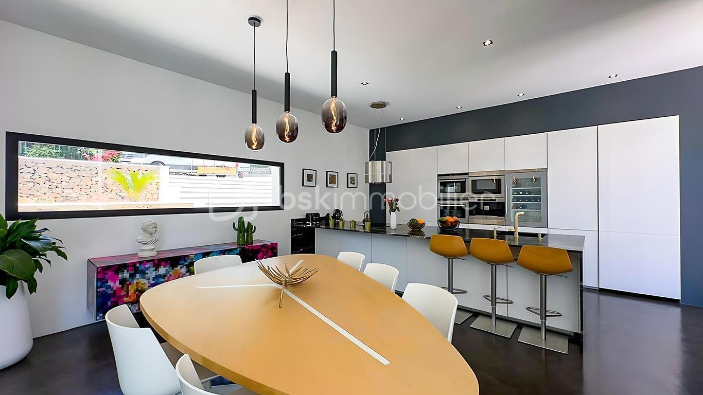 Demeure de 350 m² - 585848e0-ebcf-4f30-b026-fb5453060694.jpeg