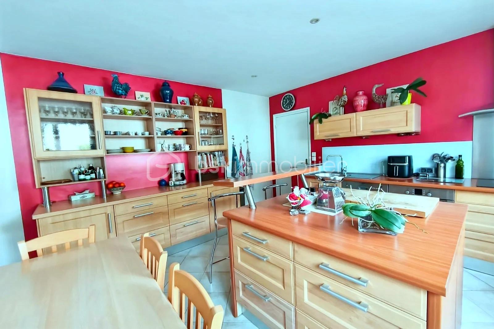 Maison de 215 m² - hoqi-4150088b899945e9bdccd3c8e8d6df17.jpg