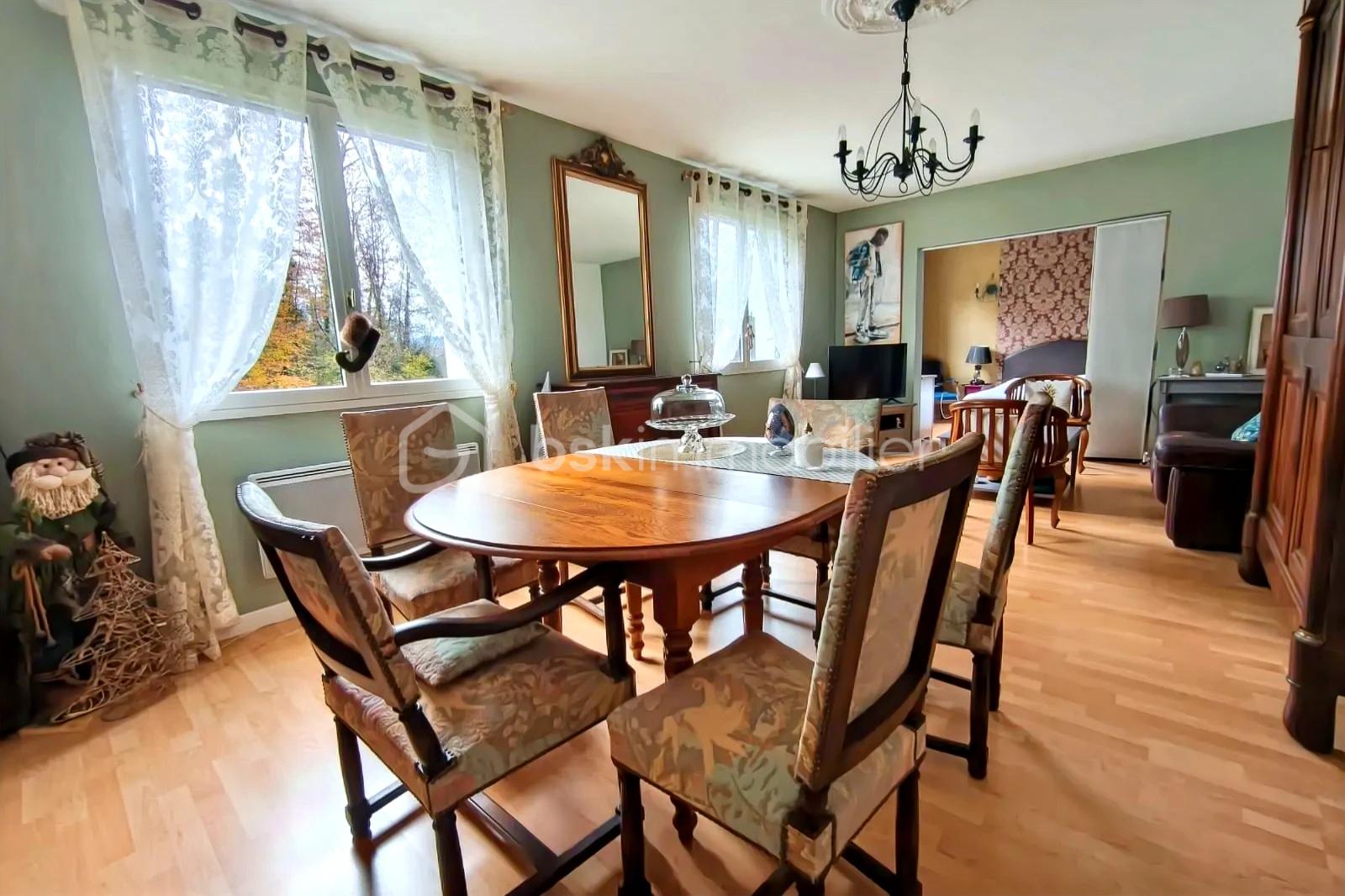 Maison de 215 m² - hoqi-1a3a4249e35741329c39da7df16b7fa1.jpg