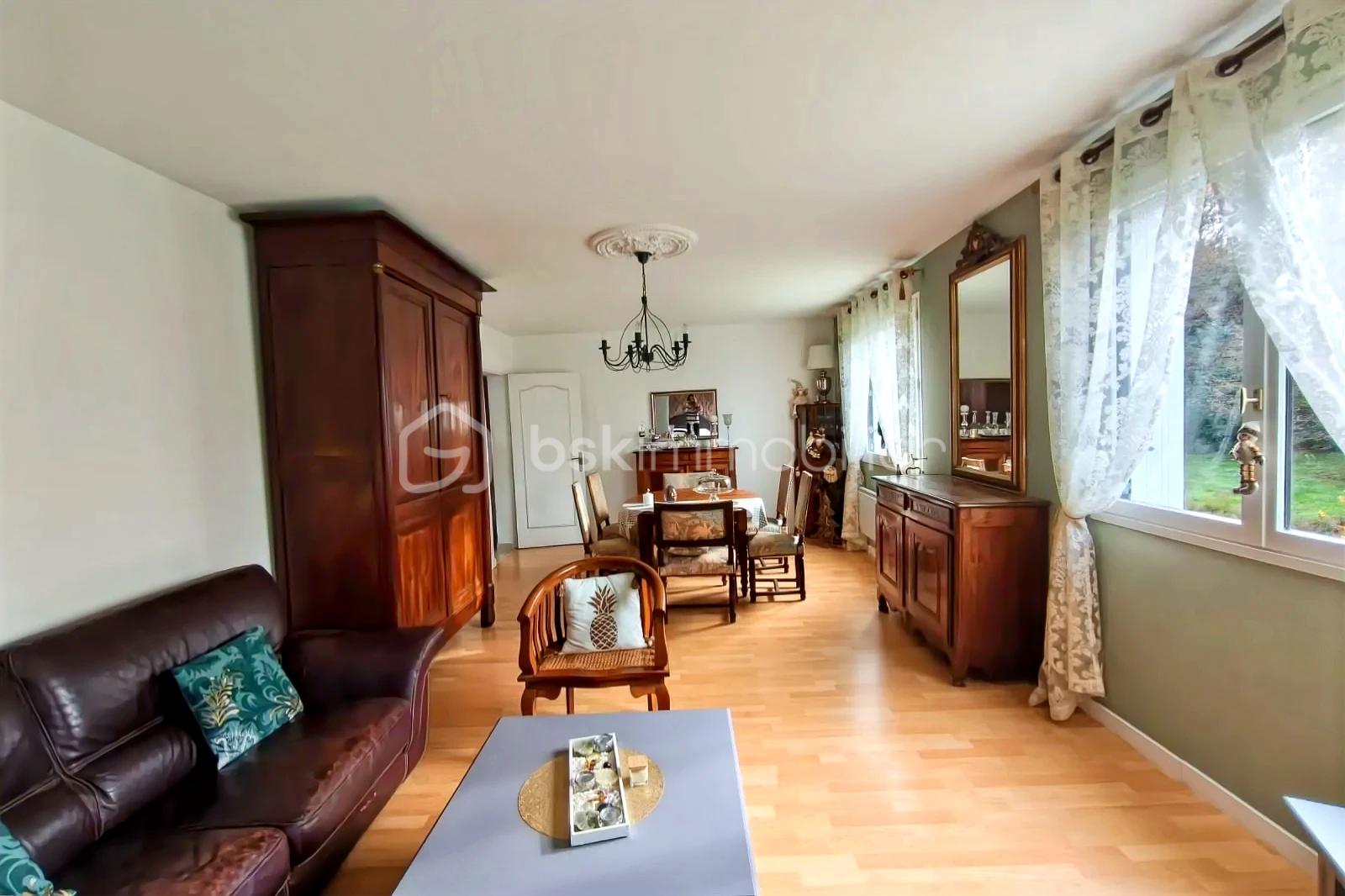 Maison de 215 m² - hoqi-007e5a1b90df4323ae0f7d390b8f35d6.jpg