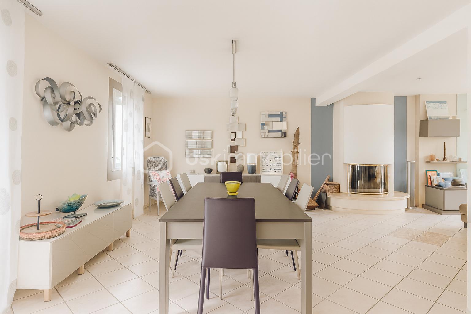 Maison de 201 m² - 70A77201-D723-4F4D-8E40-08E4E9363224.png
