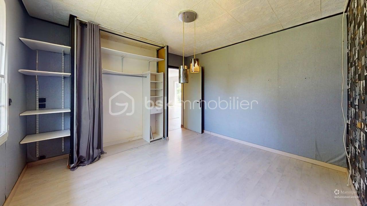 34-Rue-du-Gatinais-Bedroom-Defurnished 1.jpg