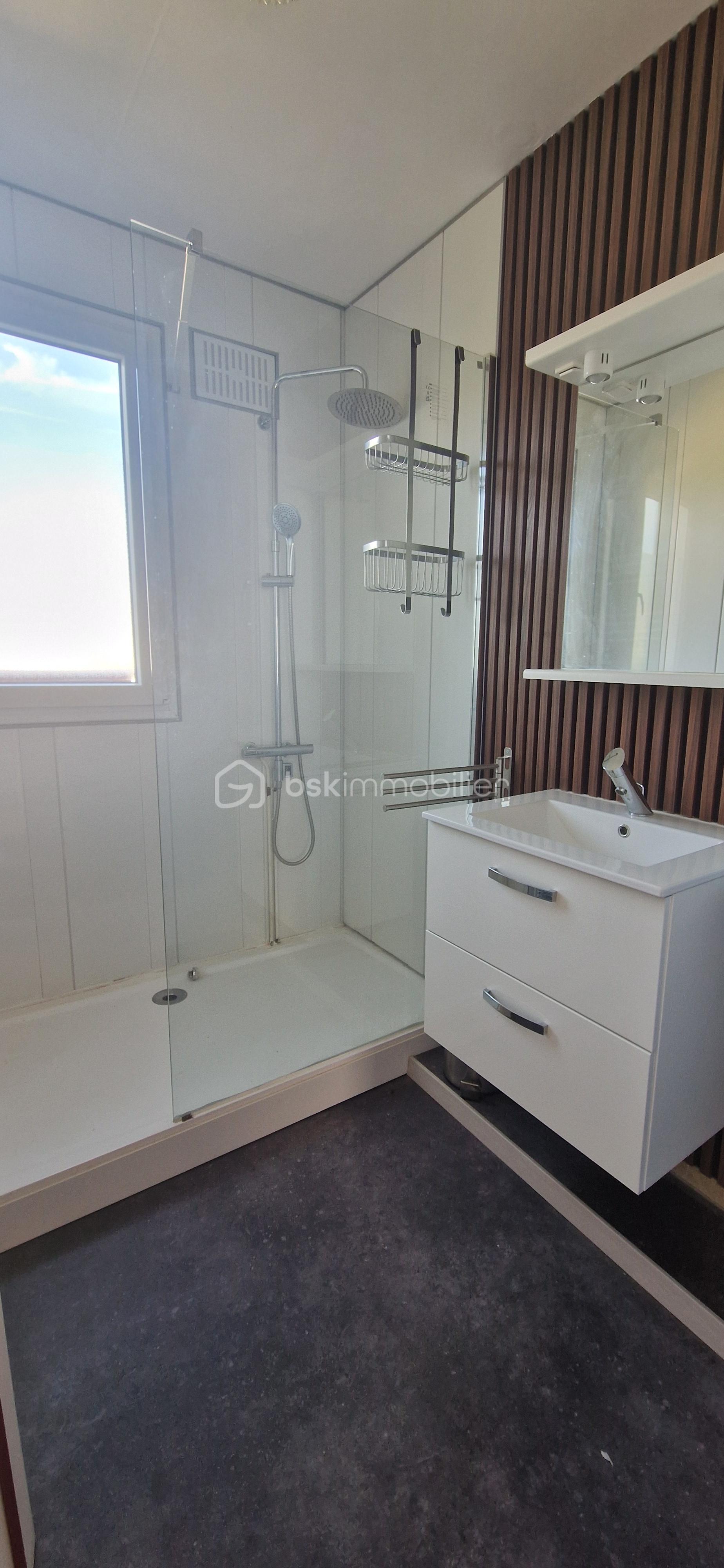 Maison ancienne de 52 m² - salle de bain.jpg