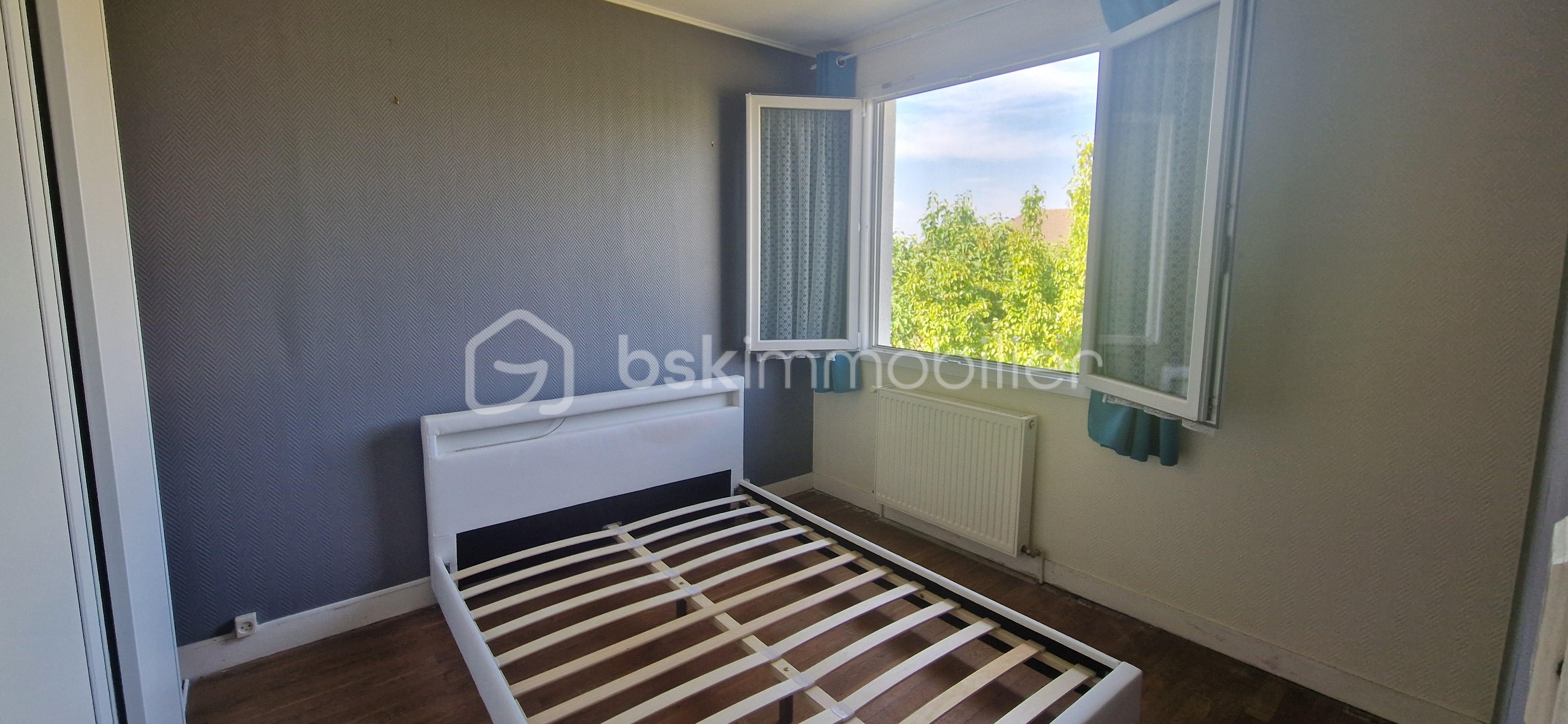 Maison ancienne de 52 m² - chambre.jpg