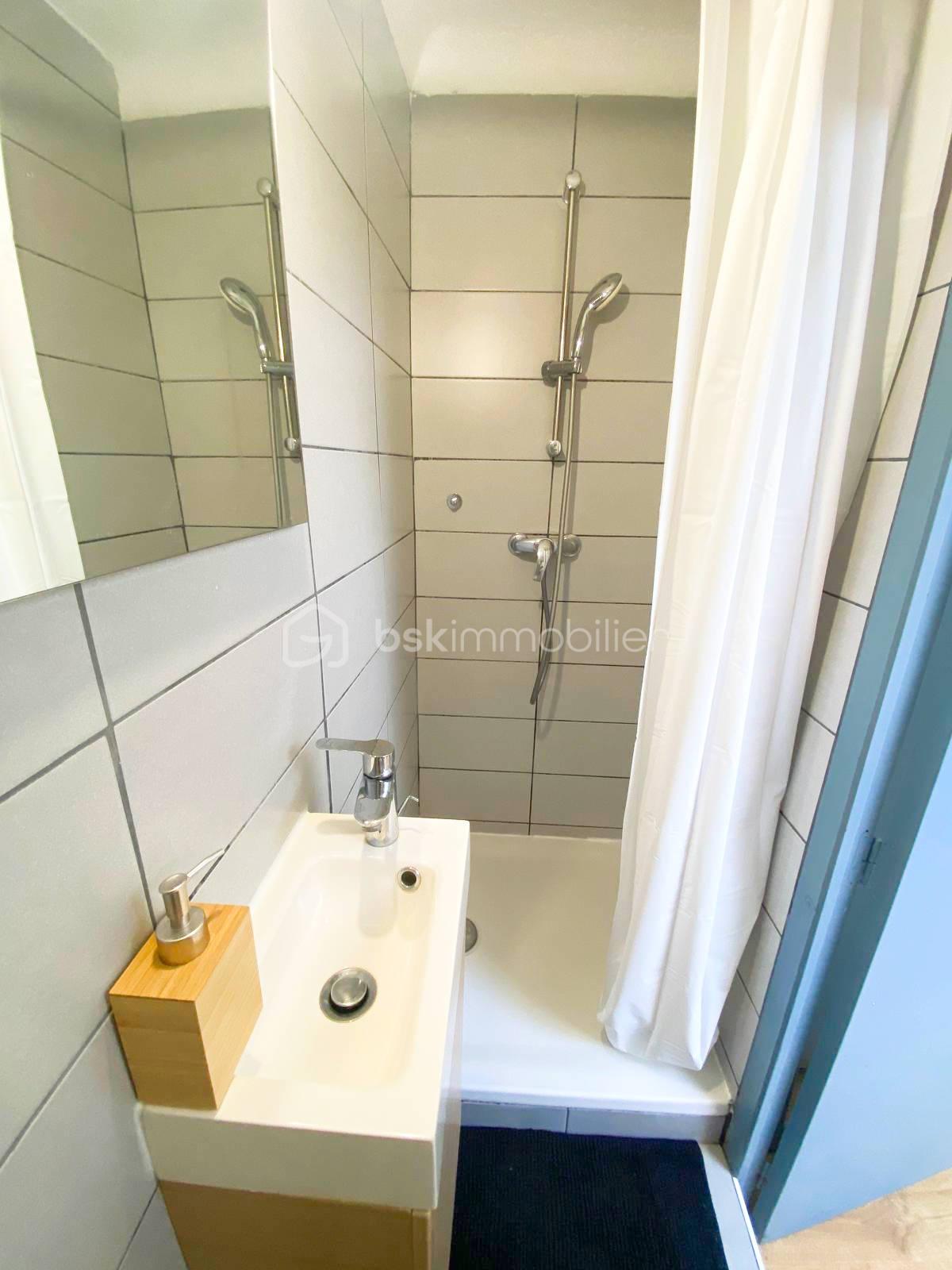 Appartement de 11,61 m² - Douche.jpg