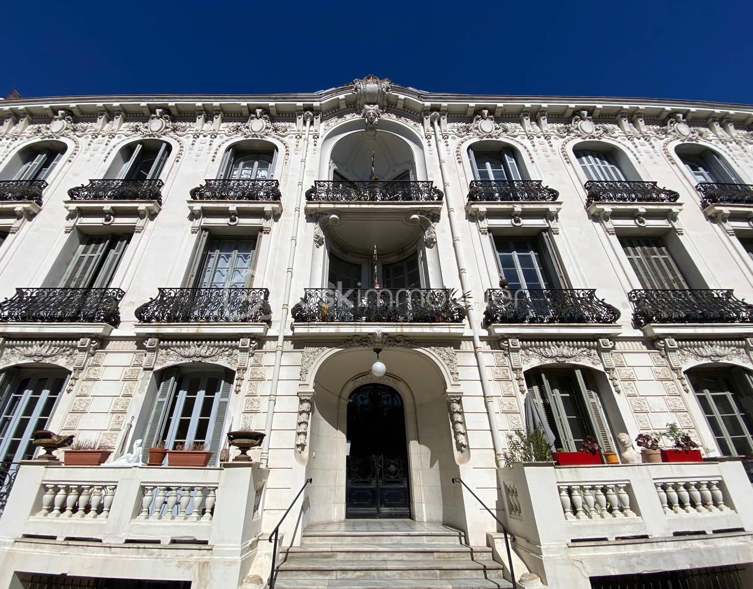 Appartement de 11,61 m² - Immeuble face.jpg