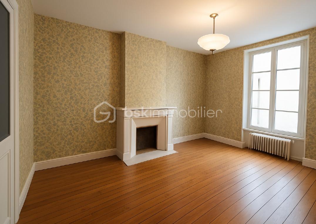Immeuble mixte de 180 m² - Chambre à l'étage cheminée.png