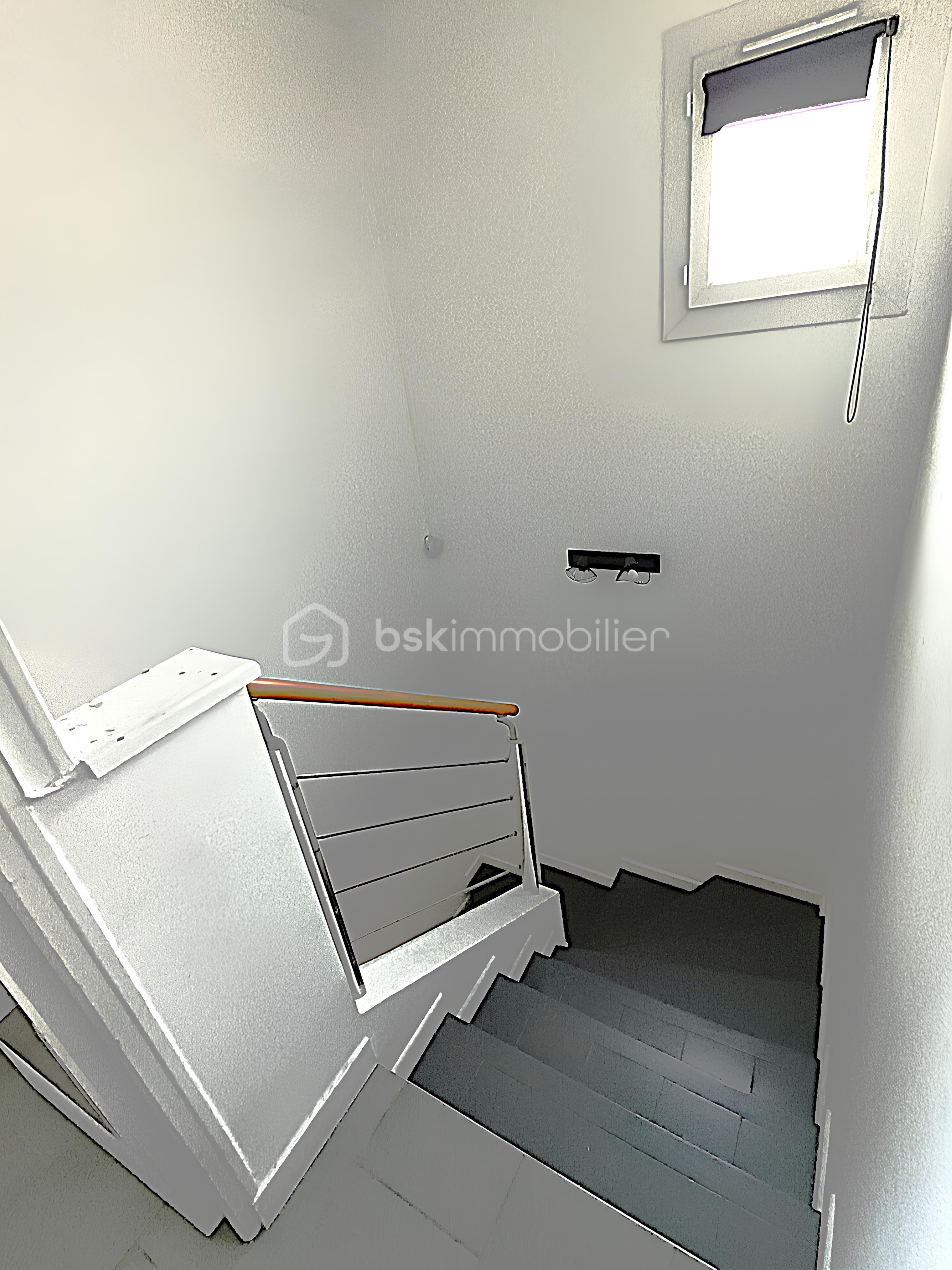 Maison de 94 m² - 15 Couloir A.jpg