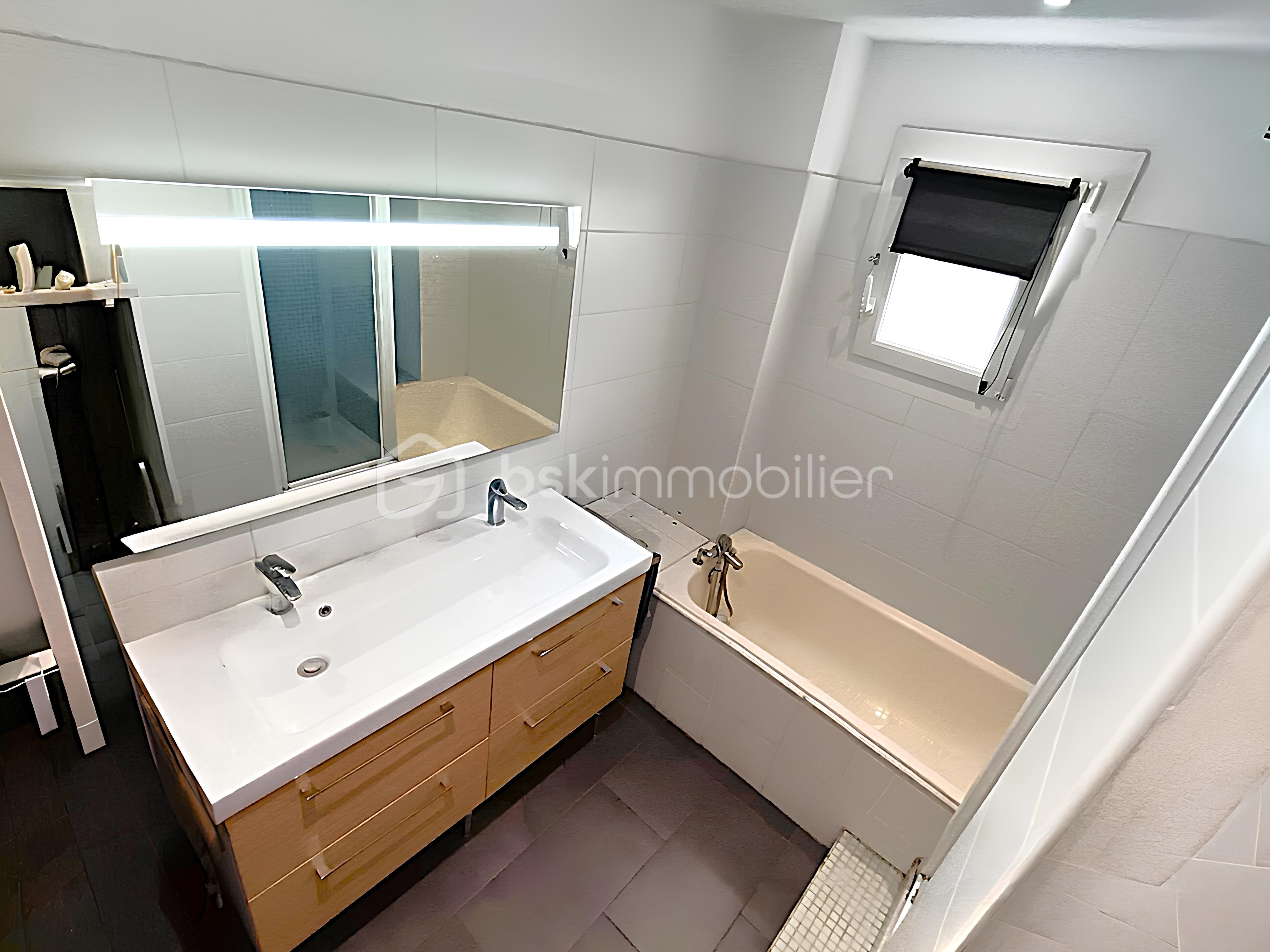 Maison de 94 m² - 14 SALLE DE BAIN 2.jpg