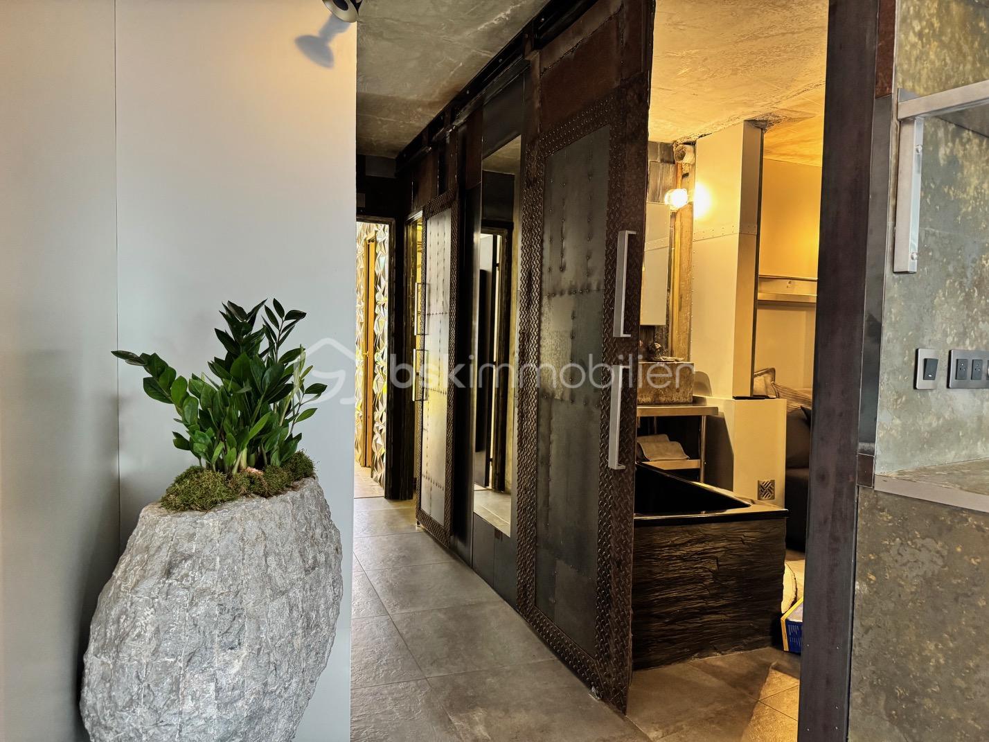 Couloir avec plantes.jpg