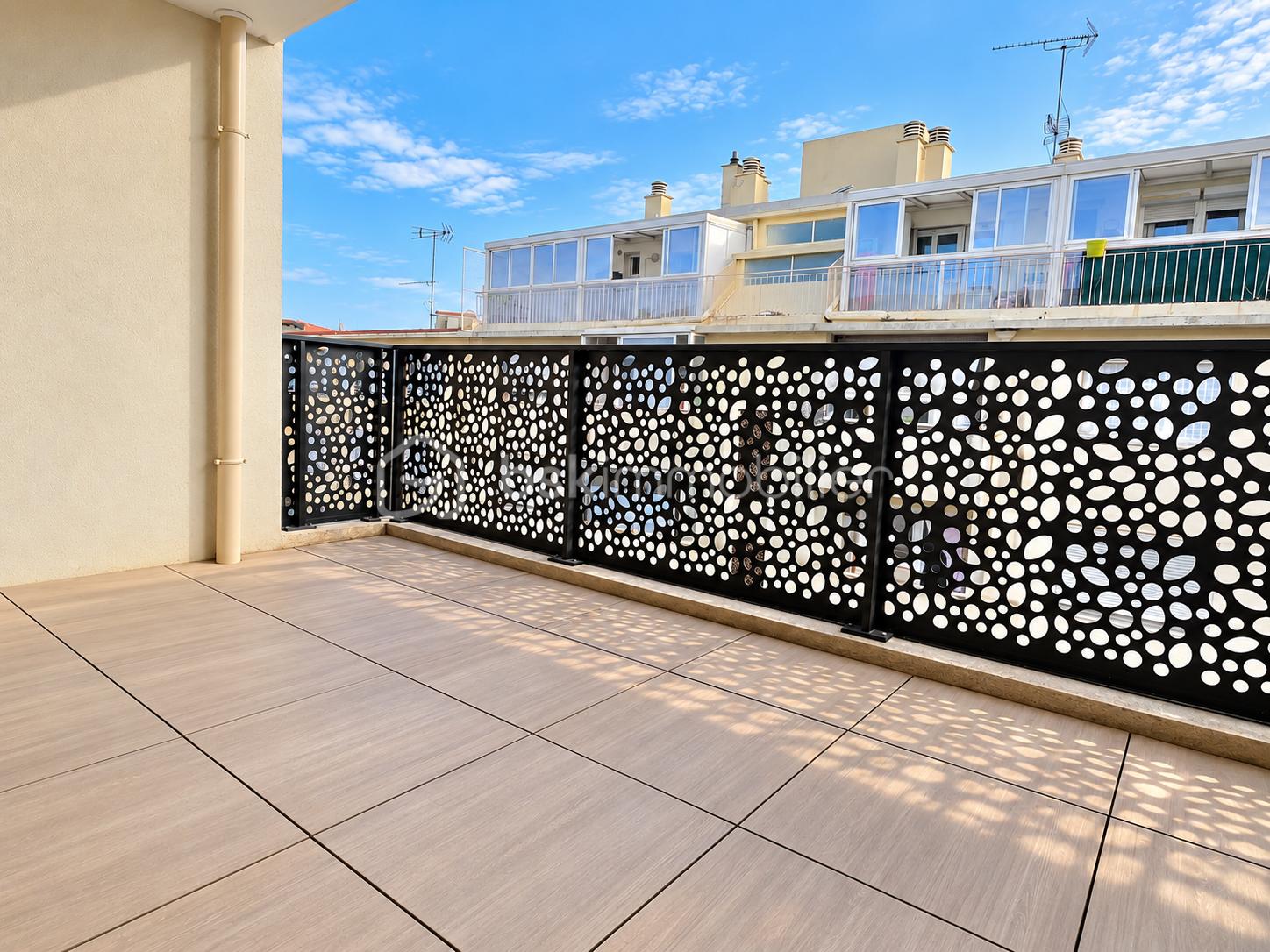 3- Terrasse vide 1 X.png