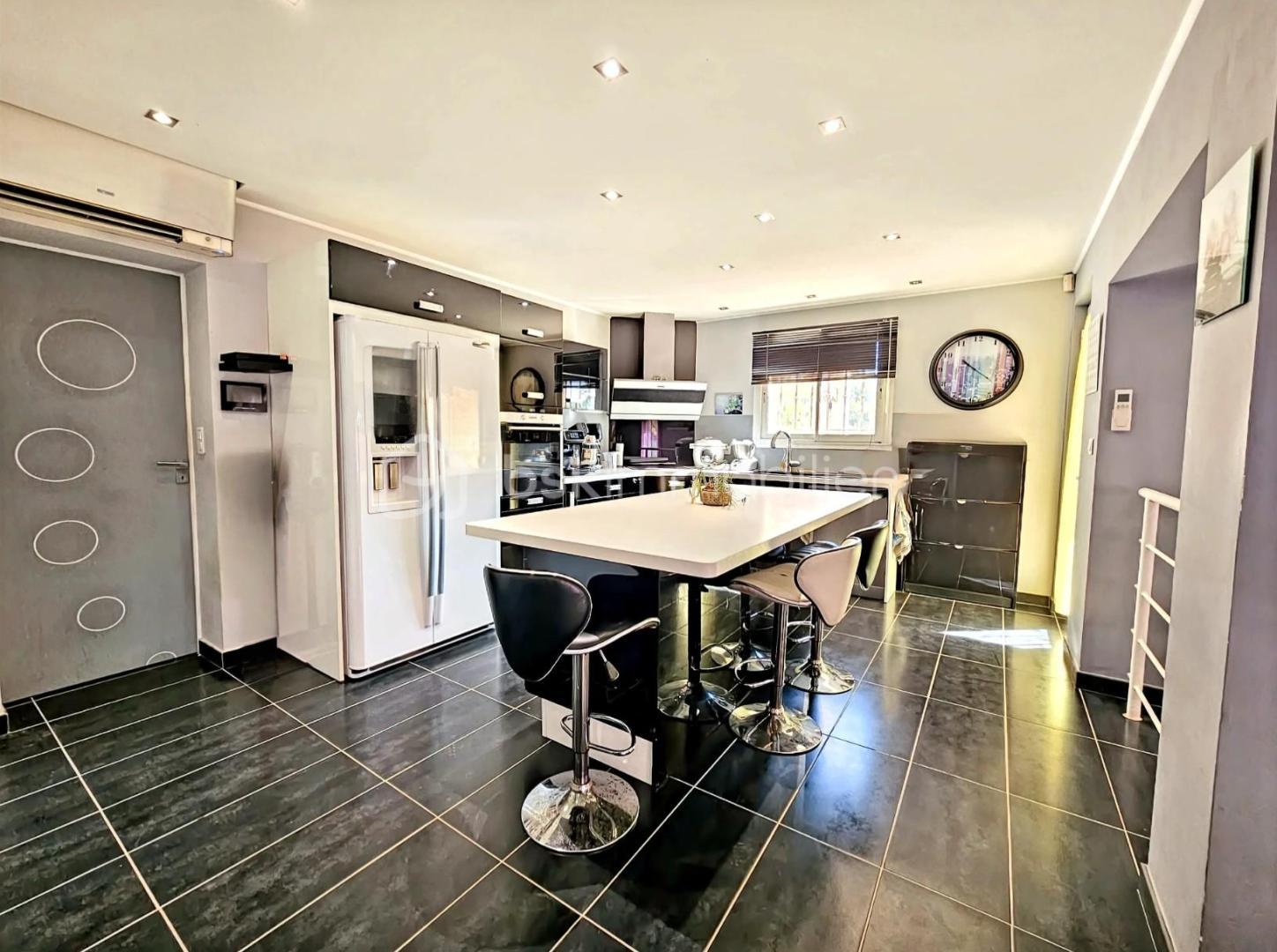 Maison de 150 m² - 9fcfe301ff9710e-1.jpg