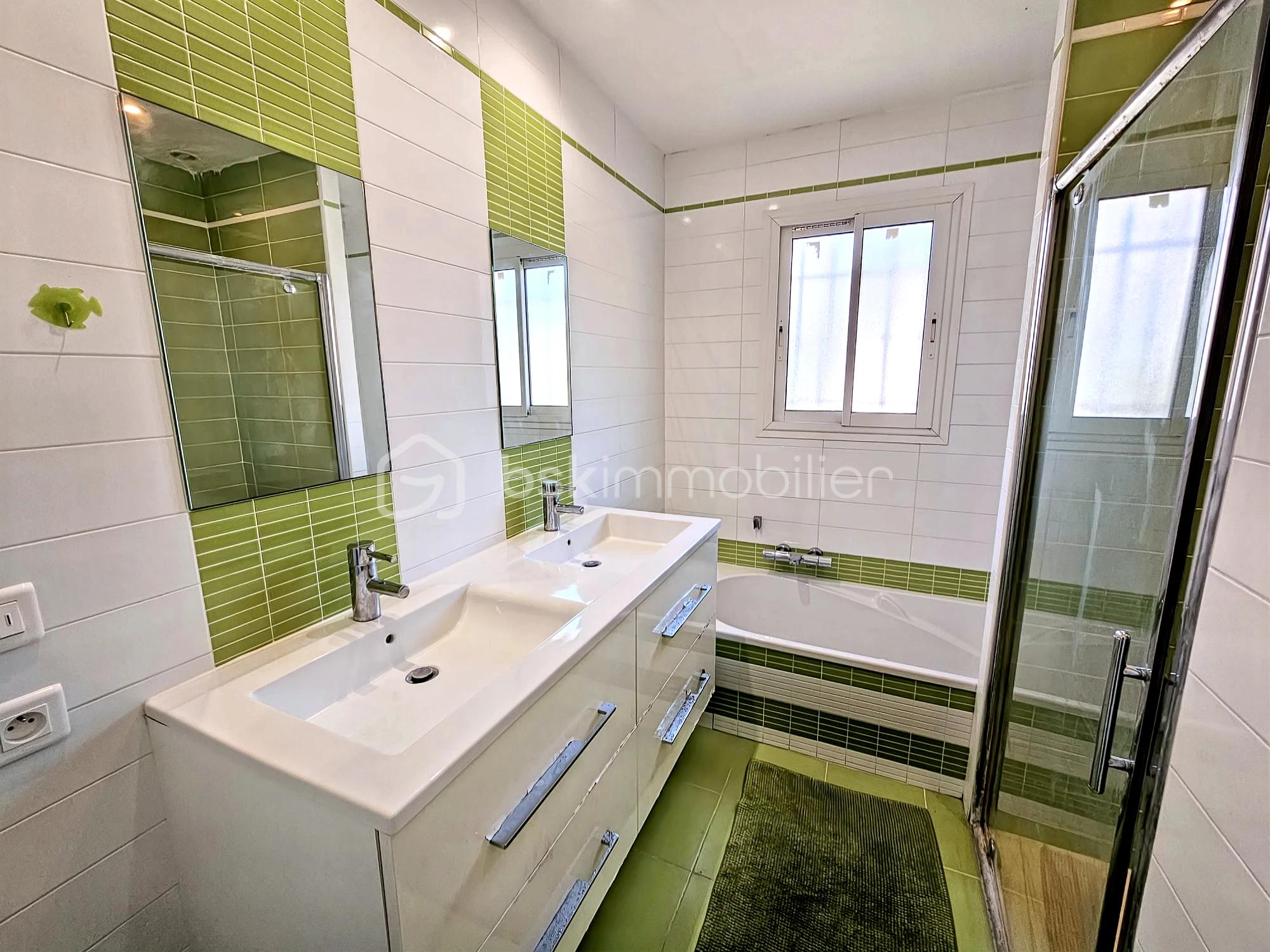 Maison de 150 m² - SALLE DE BAIN (2).jpg