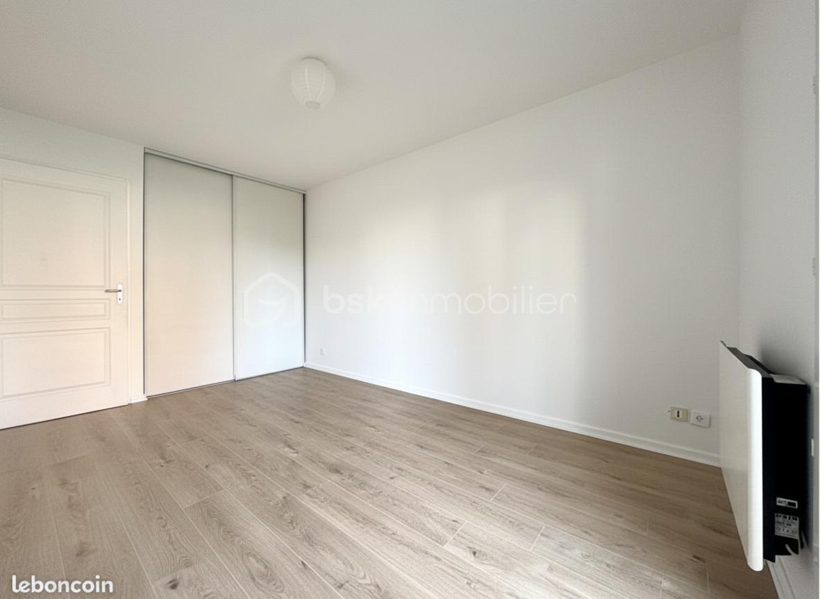 CHAMBRE APPARTEMENT LINSELLES.jpg