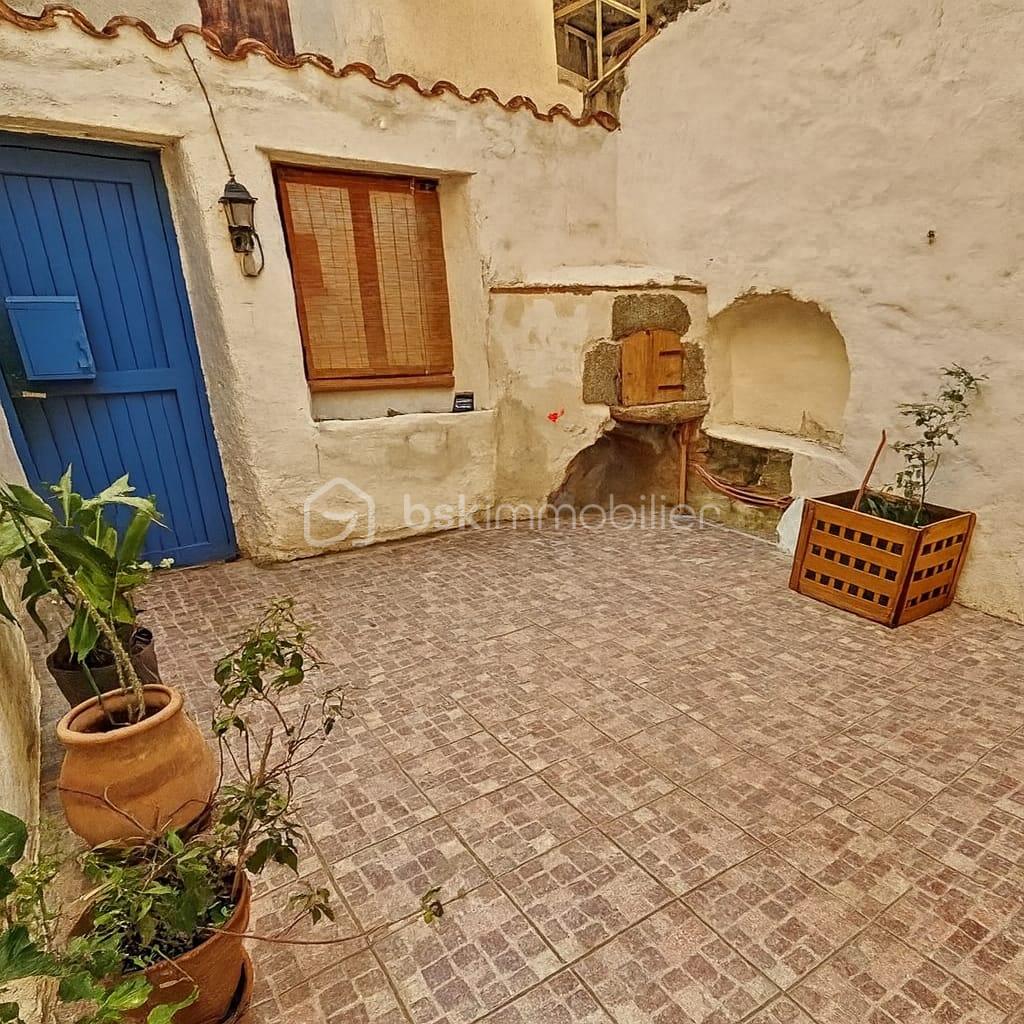 Maison de 133,10 m² - Cour sans table.jpeg