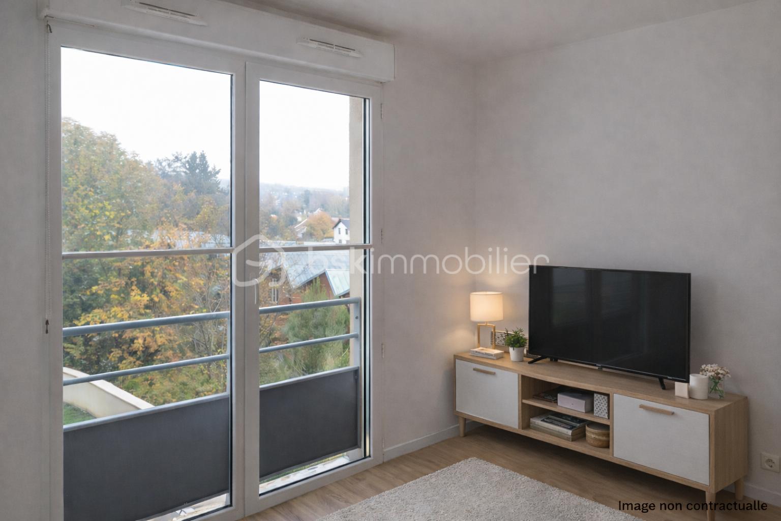 Coin de salon avec vue automnale.png