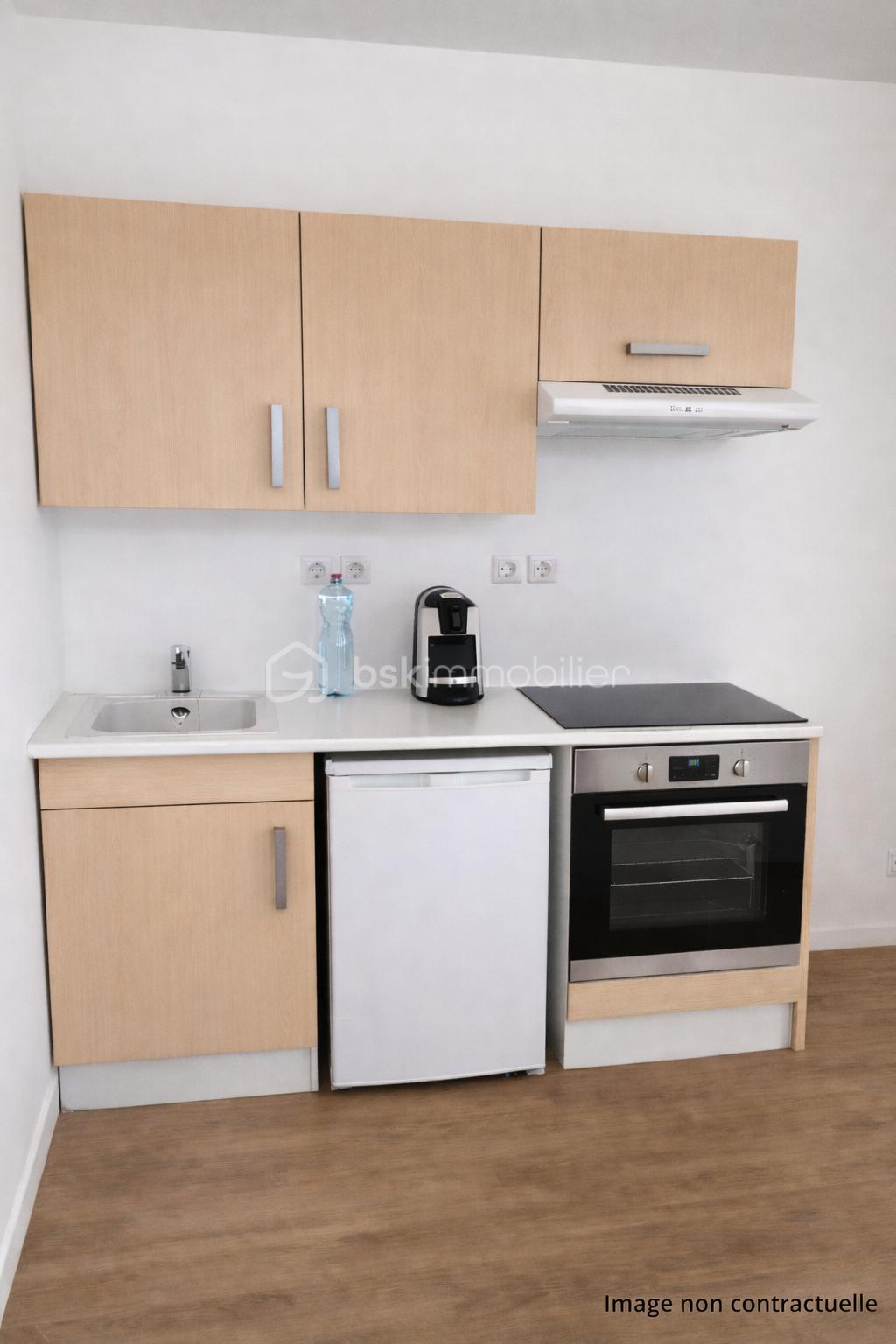 Cuisine moderne compacte et fonctionnelle.png