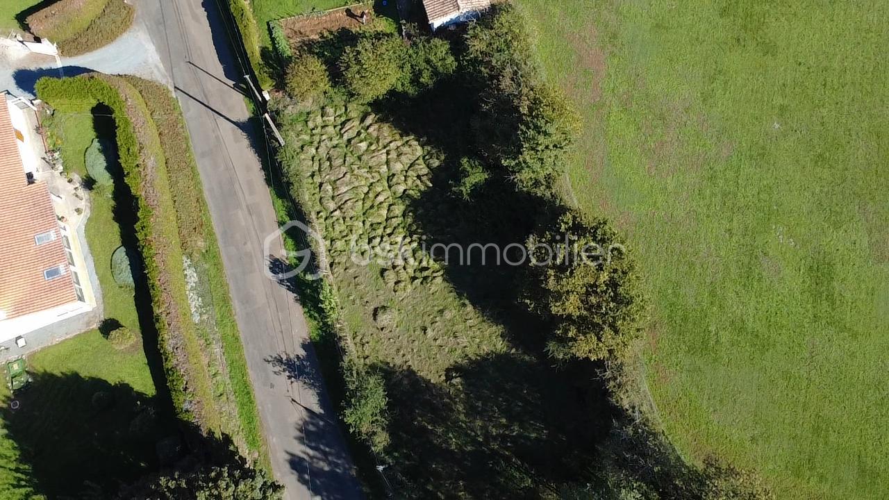 Terrain de 920 m² - dji_fly_20251002_114927_0_1759398567016_photo_low_quality.jpg