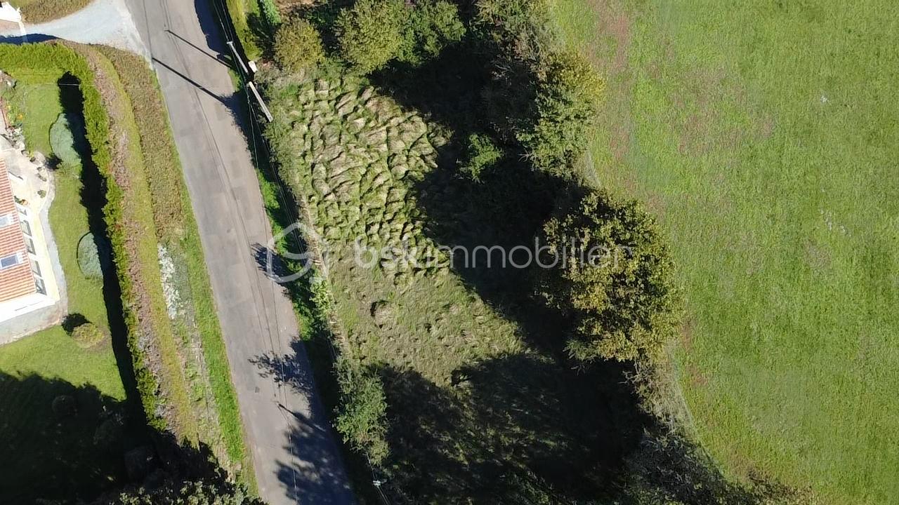 Terrain de 920 m² - dji_fly_20251002_114933_0_1759398573747_photo_low_quality.jpg