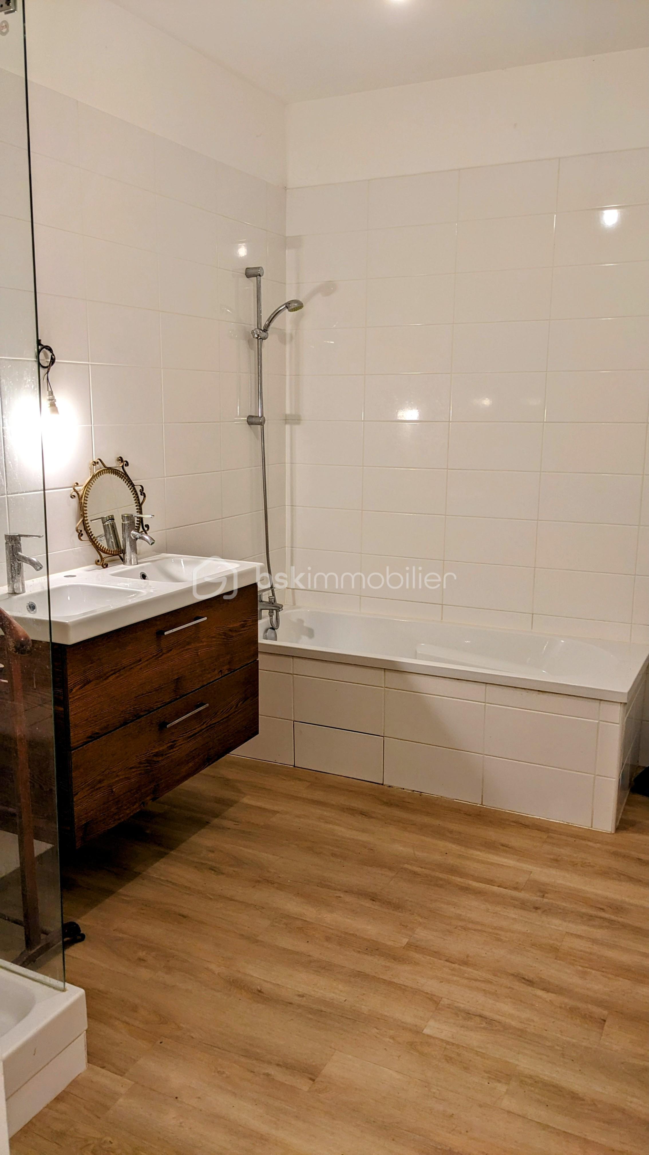 Maison de 192 m² - Salle de bain RDC.jpg