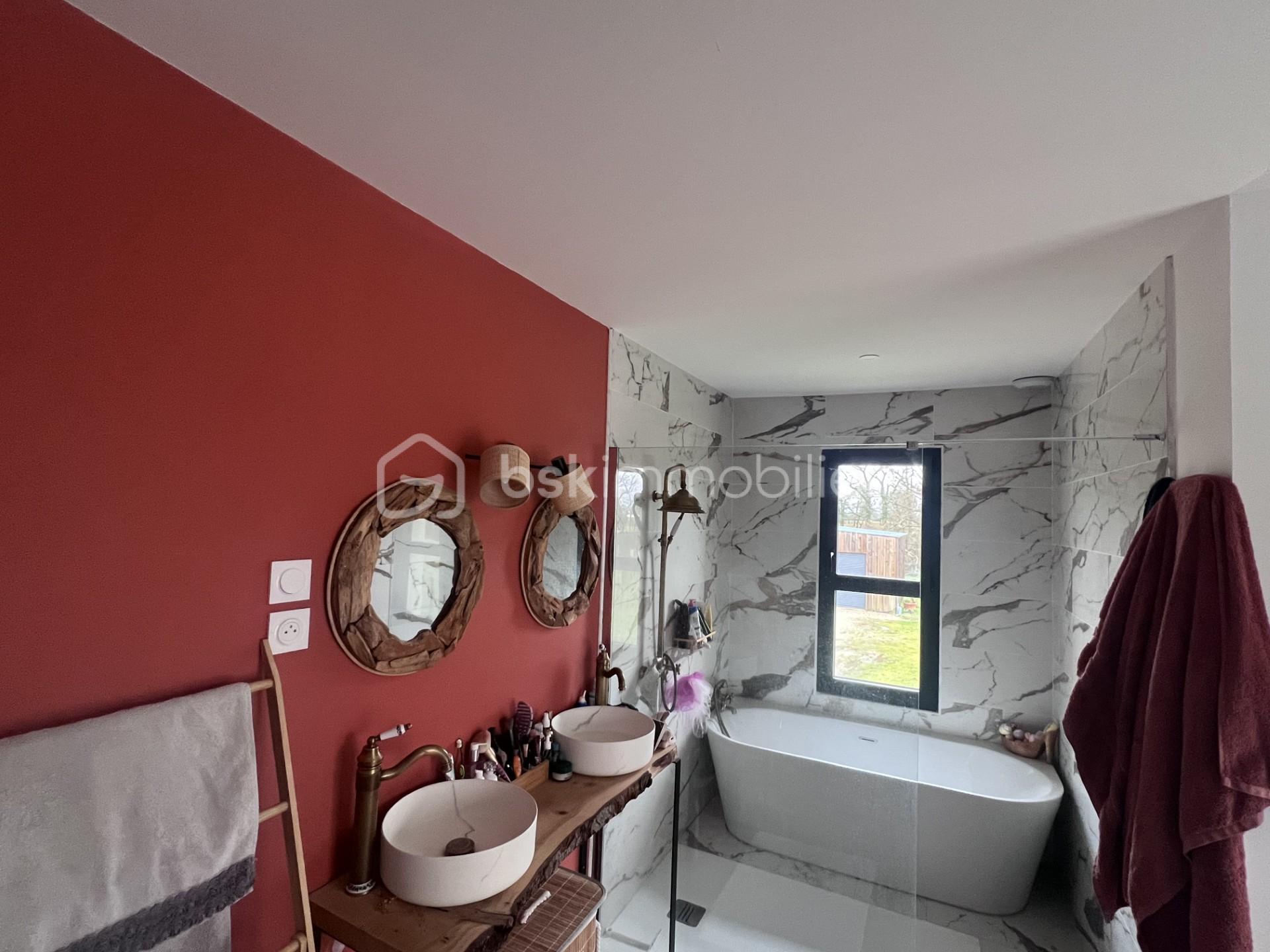 Maison contemporaine de 190 m² - salle de bain suite.jpg