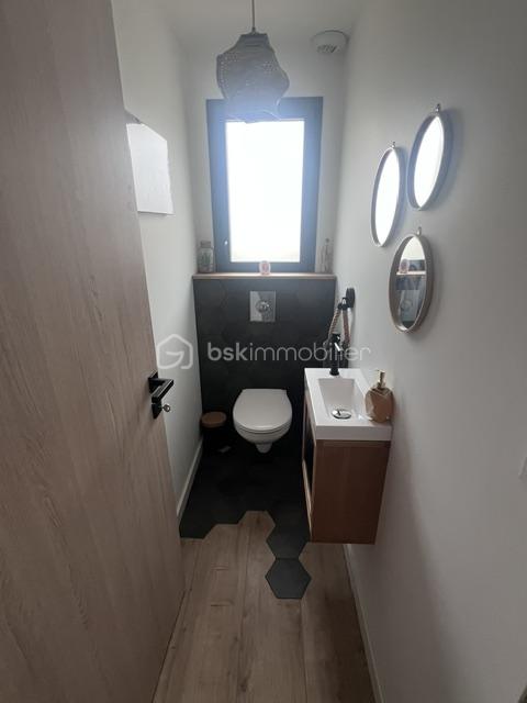 Maison contemporaine de 190 m² - toilette 1.jpg