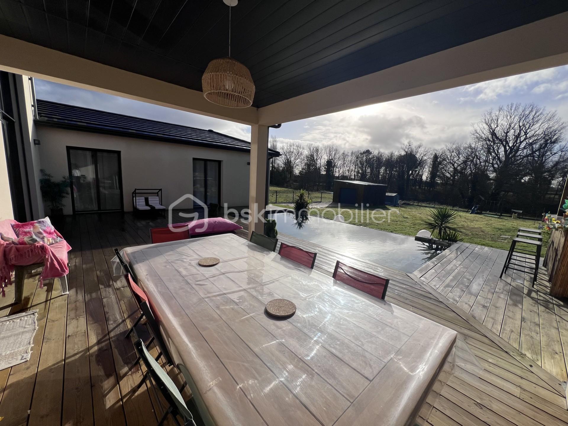 Maison contemporaine de 190 m² - 6ca189f5-0f15-4a85-ba00-ef945fe8089b.jpg