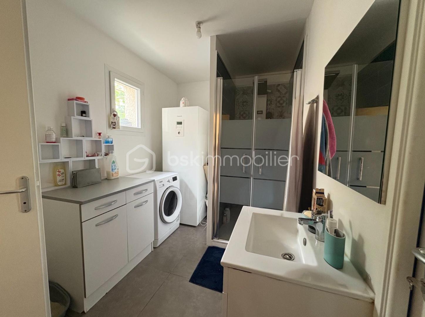 Maison contemporaine de 143 m² - 5eced758be62572-1.jpg