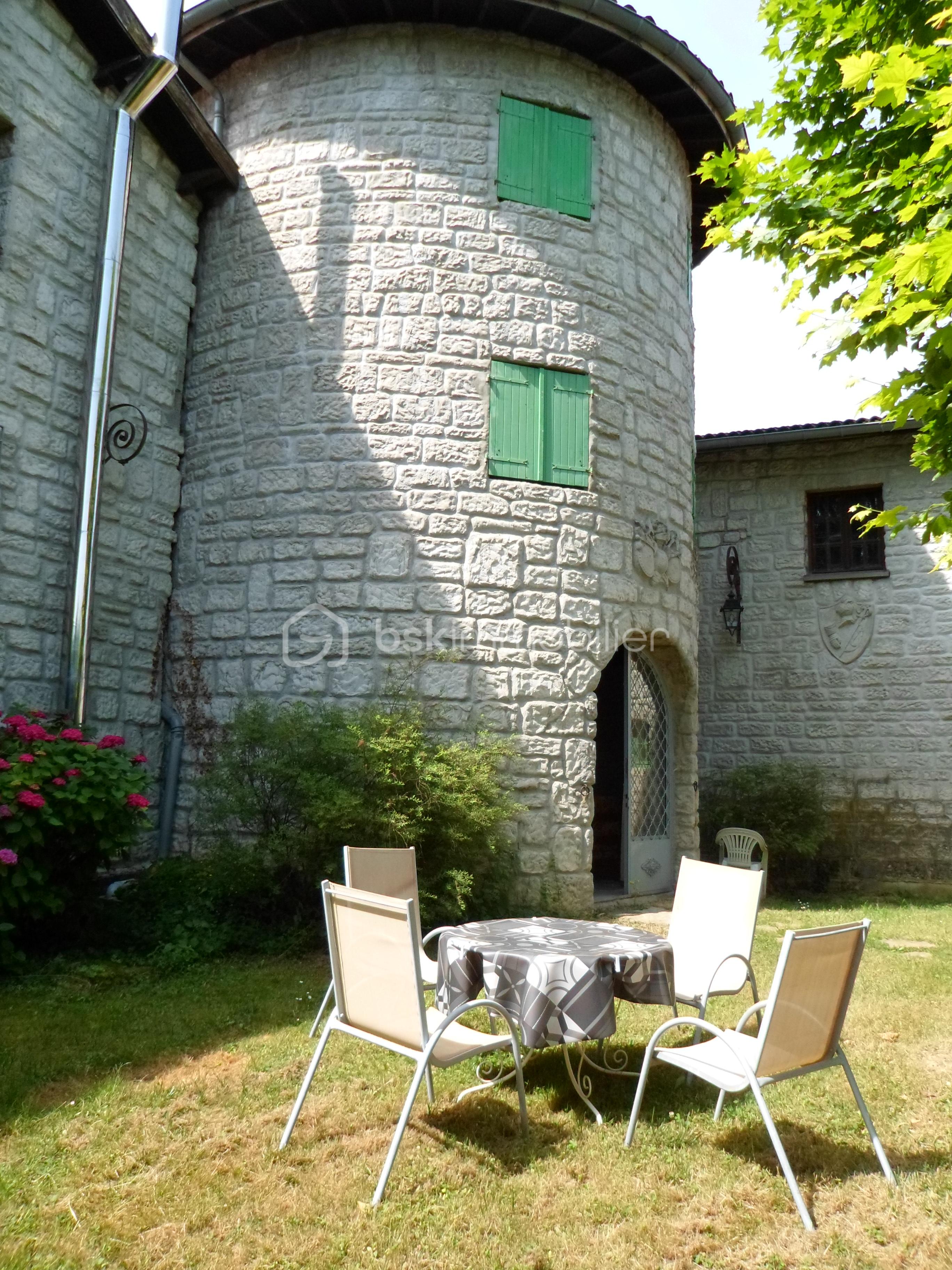 Maison de 600 m² - jardin tour 1.3.JPG