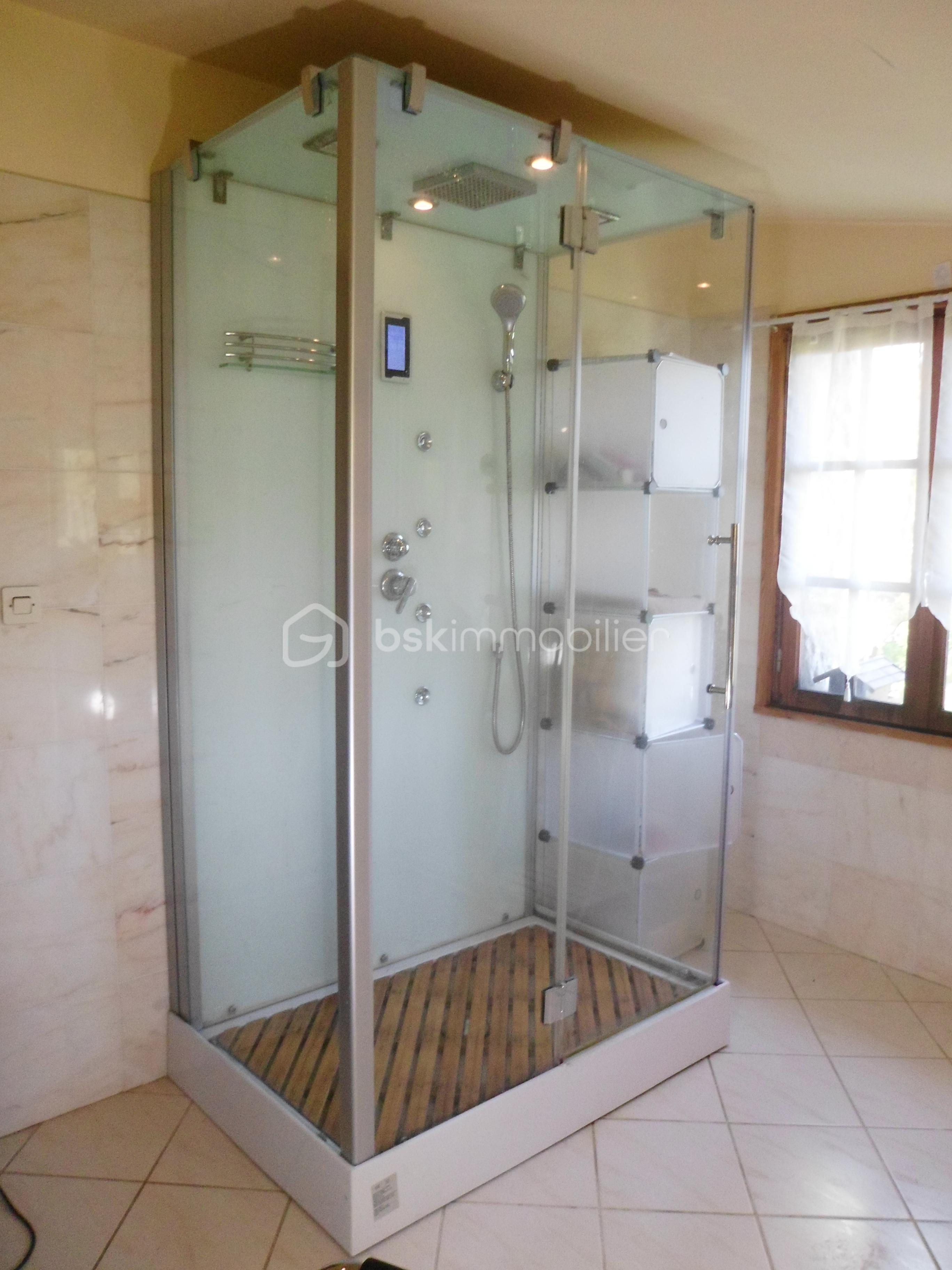Maison de 600 m² - salle de bain 1.1.JPG