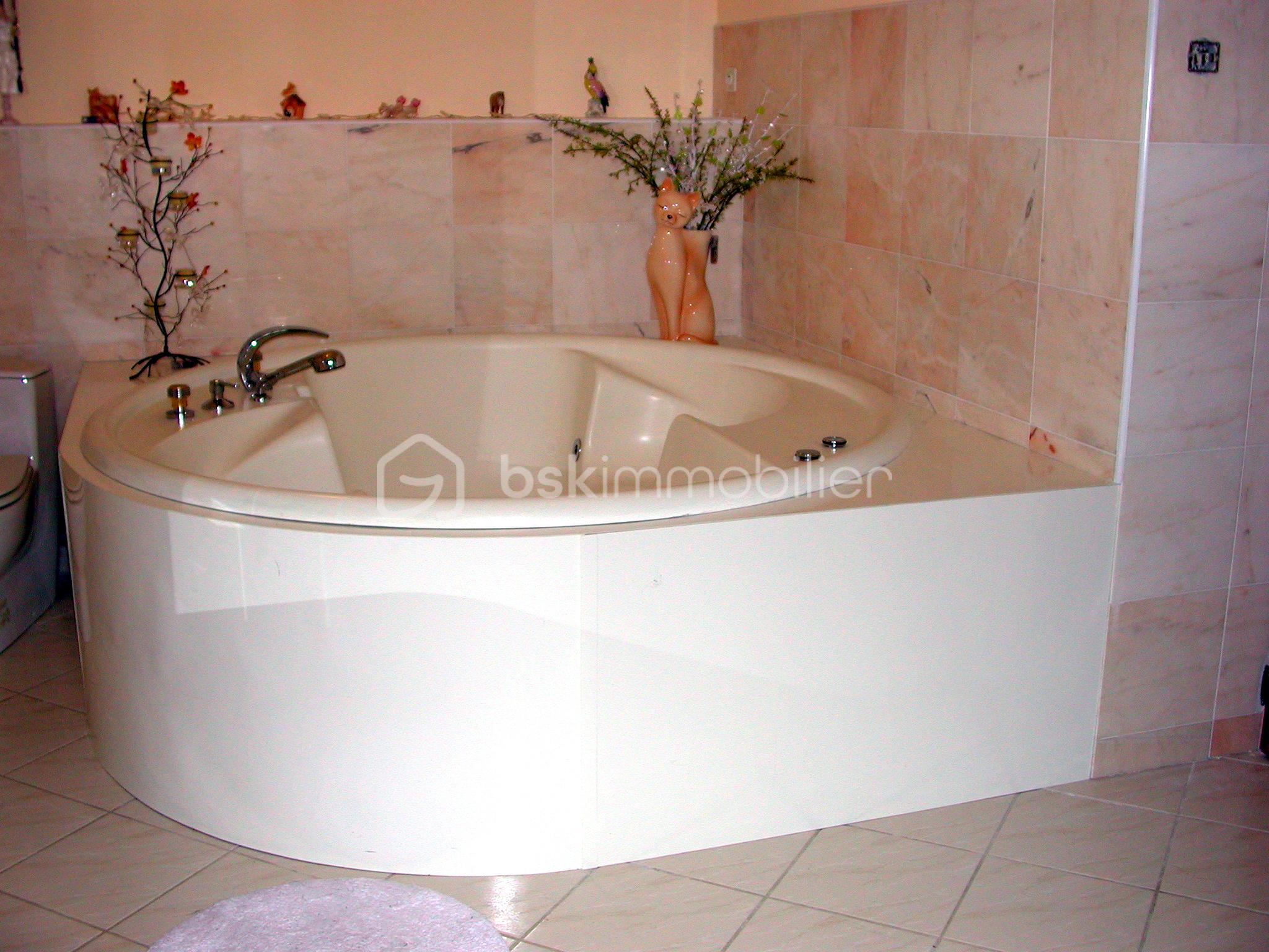 Maison de 600 m² - salle de bain 1.3.JPG