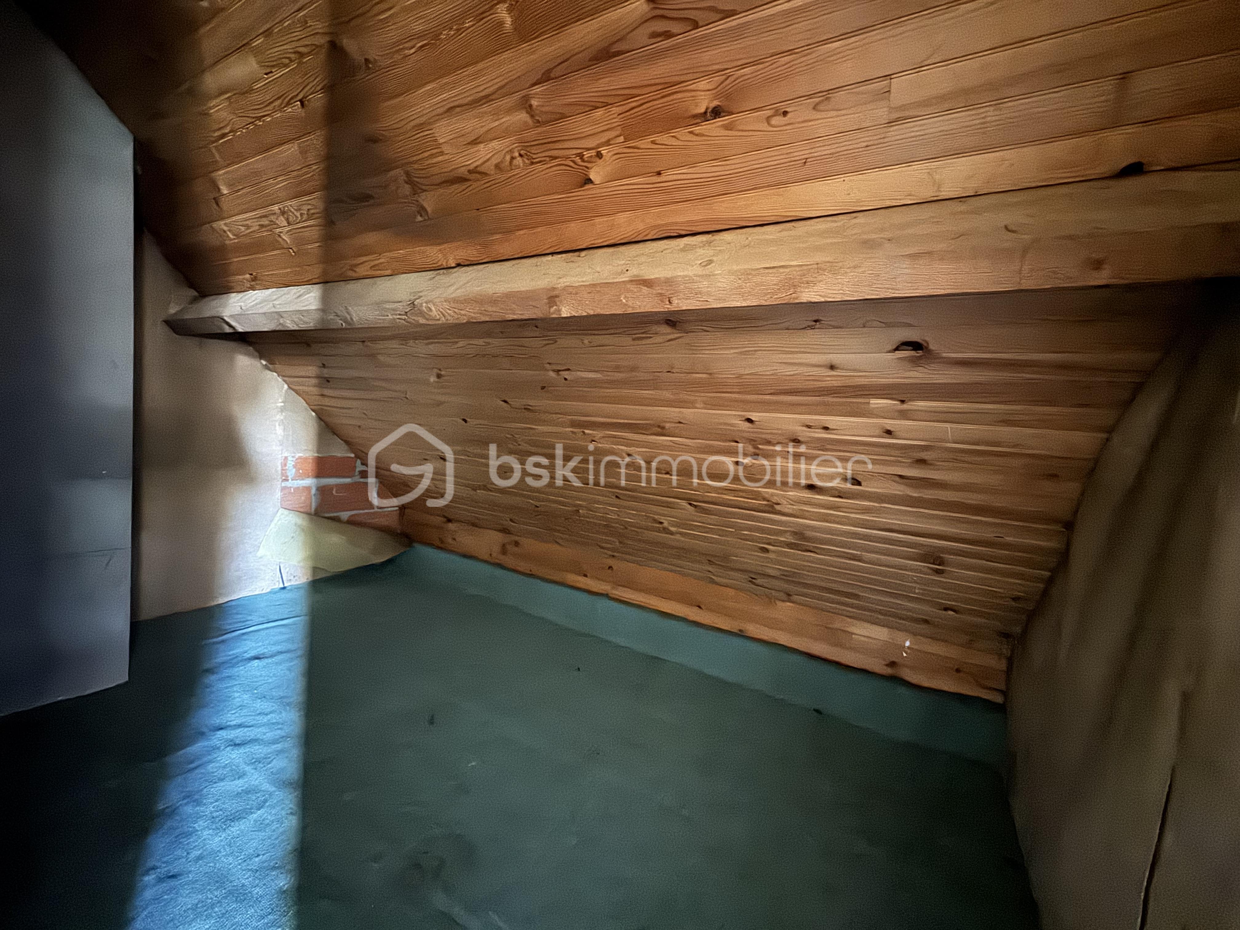 Maison en pierre de 111 m² - dressing couloir.jpeg