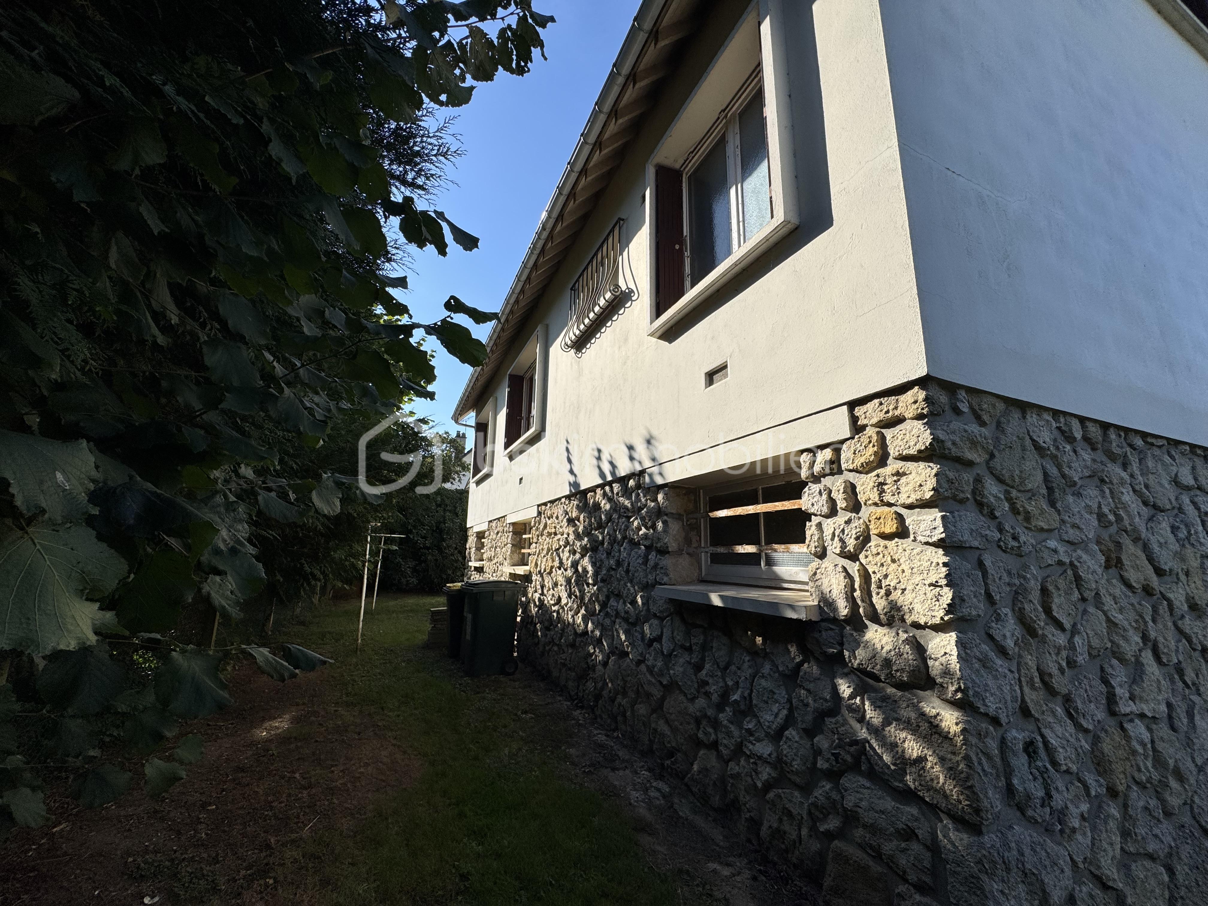 Maison en pierre de 111 m² - maison arrière.jpeg