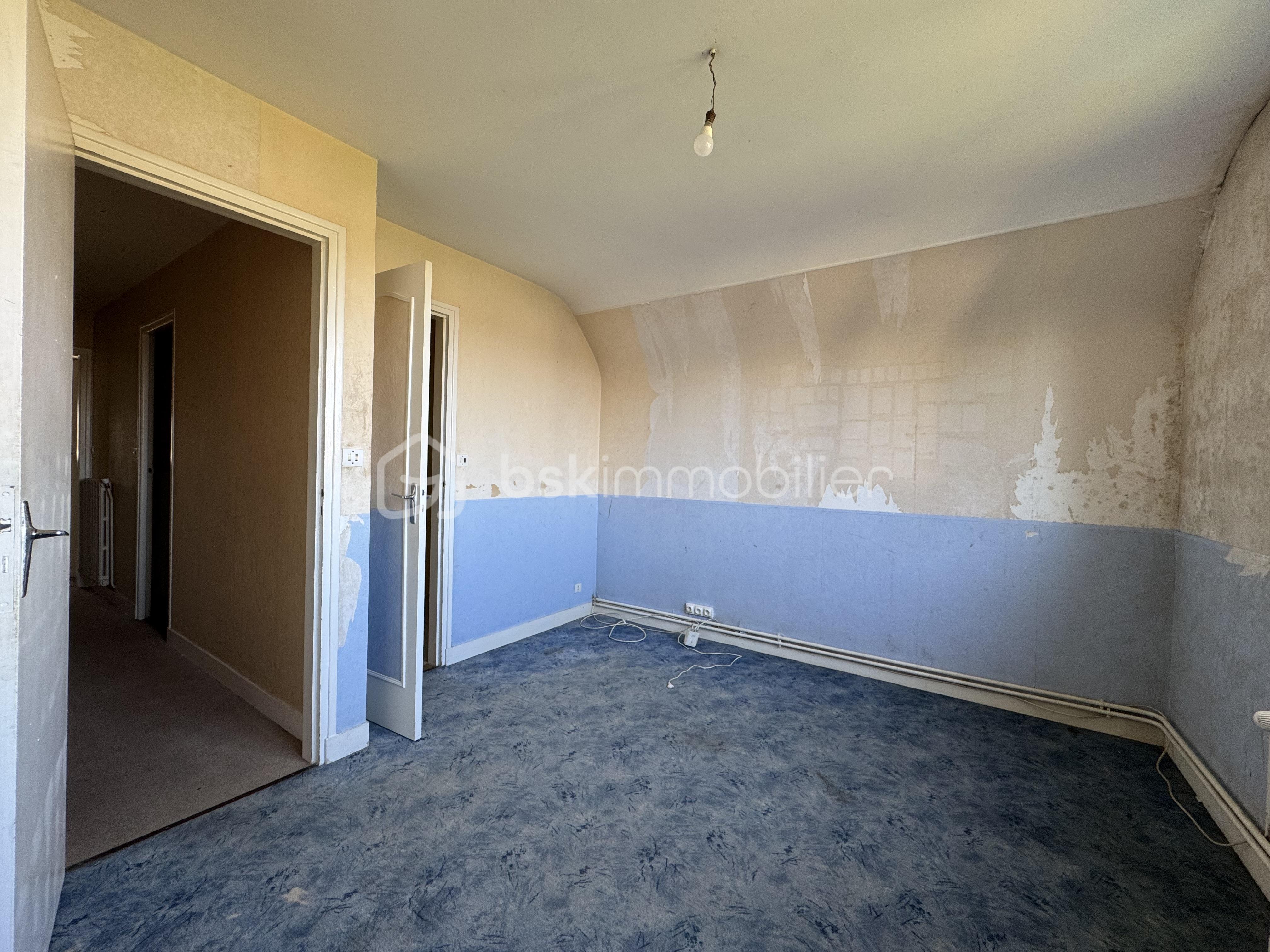 Maison en pierre de 111 m² - chambre escalier.jpeg