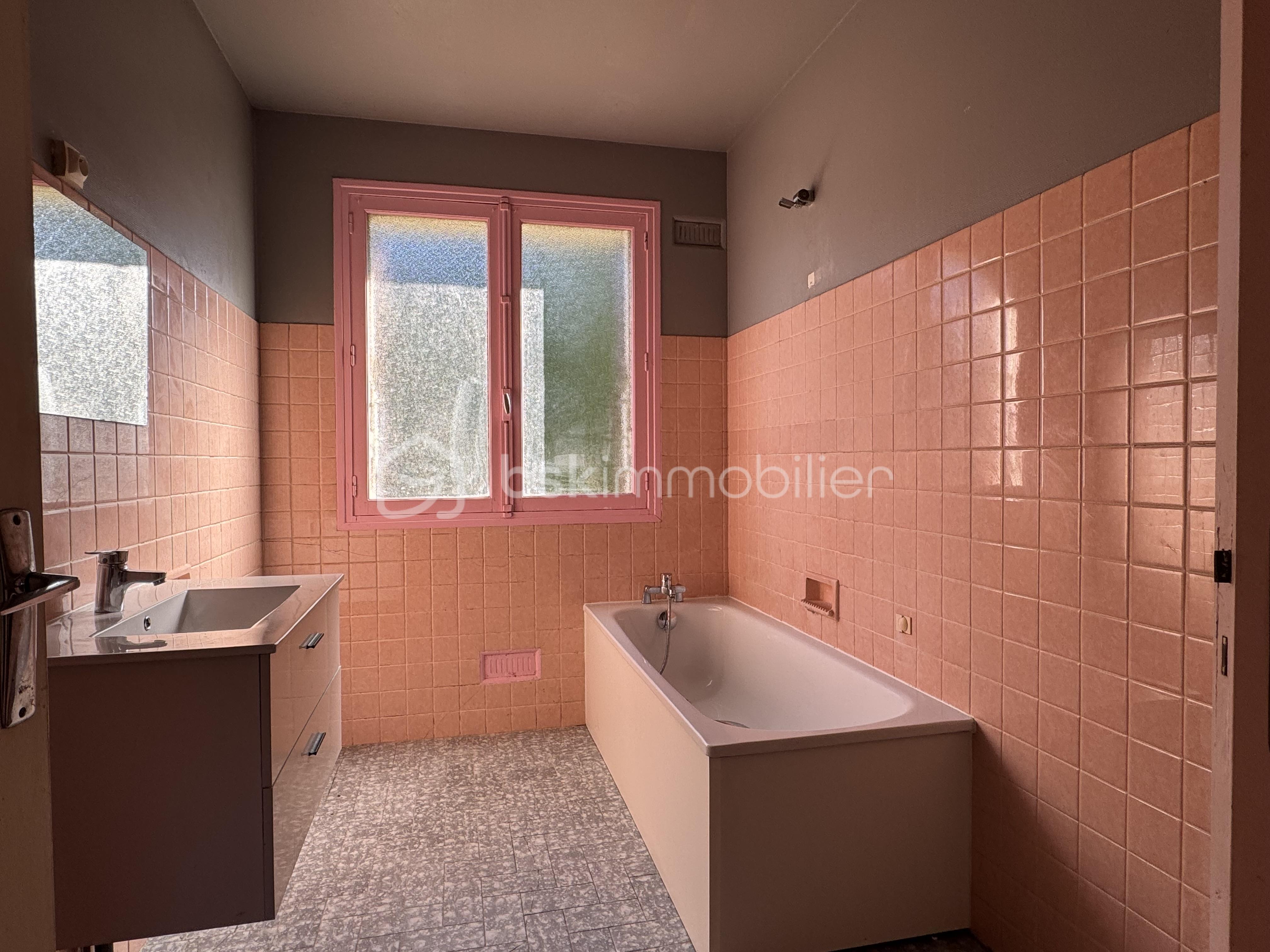 Maison en pierre de 111 m² - sdb rdc1.jpeg