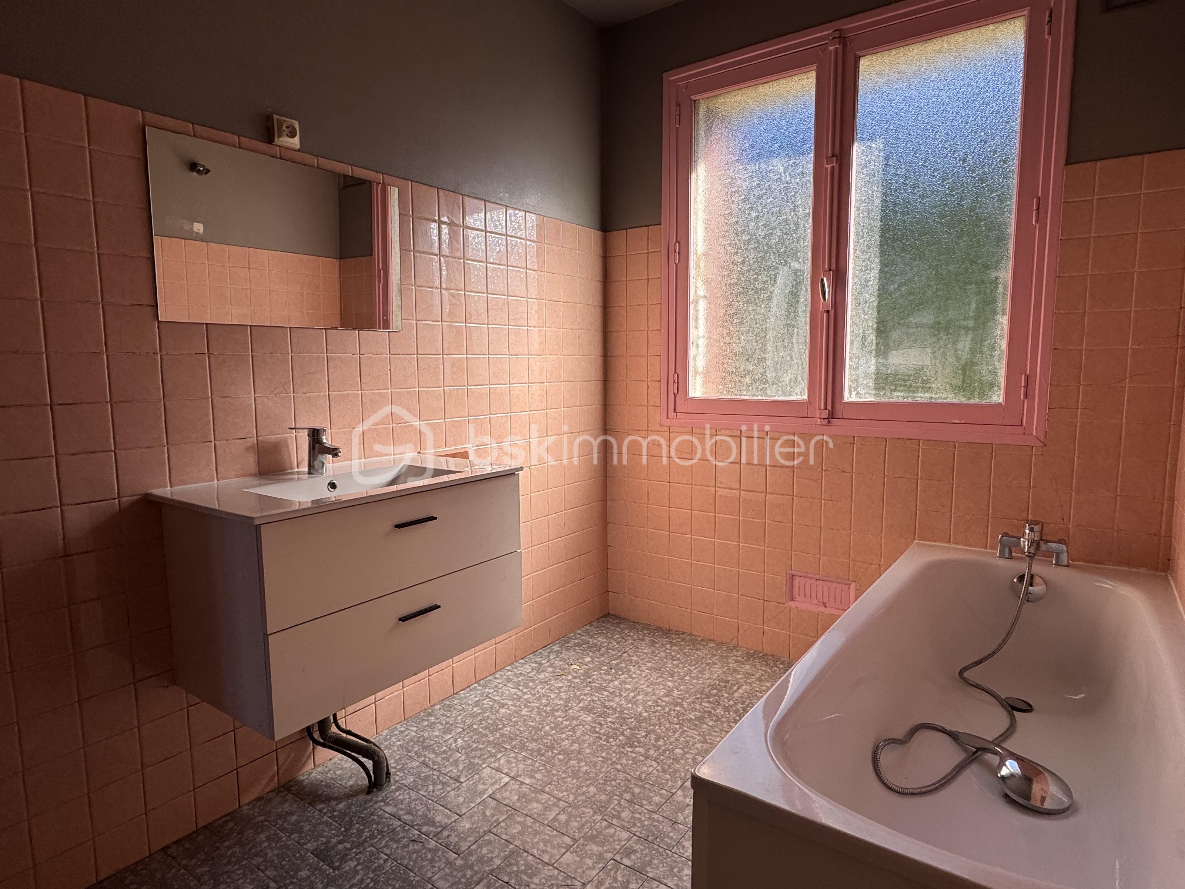 Maison en pierre de 111 m² - sdb rdc.jpeg