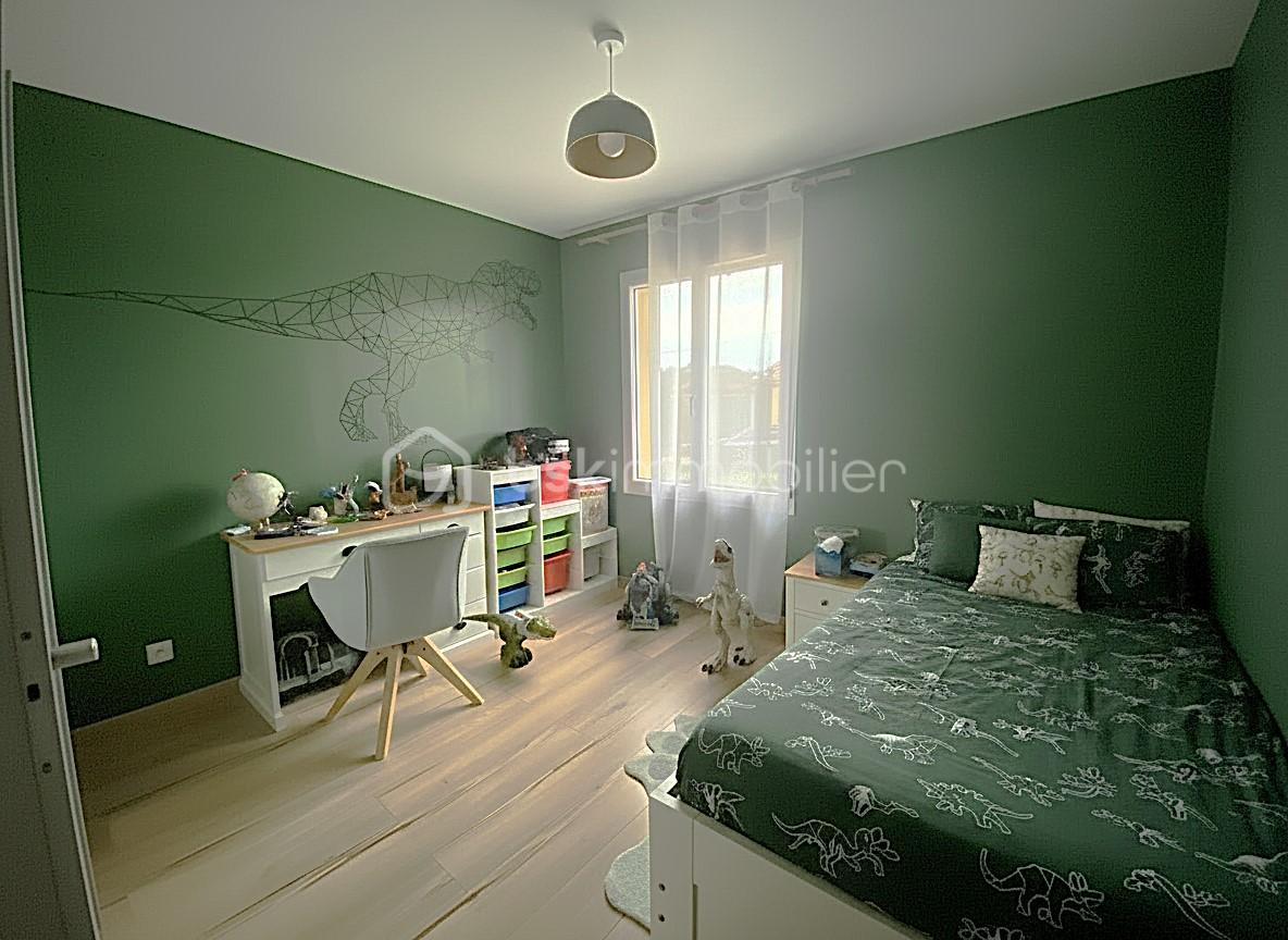 CHAMBRE 3 DINOSAURE.jpg