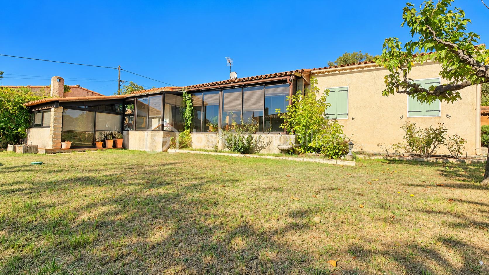Maison provençale sous le soleil.png