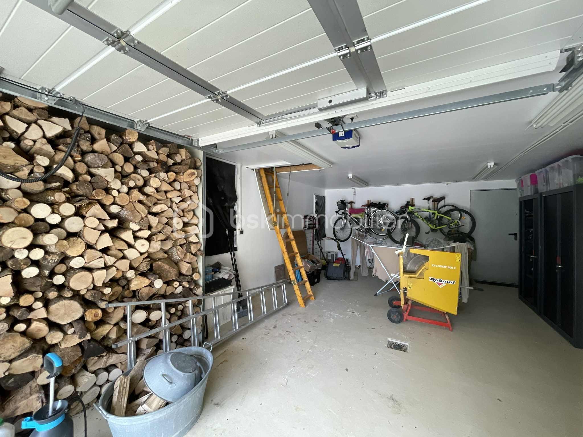Maison de 225 m² - garage.jfif