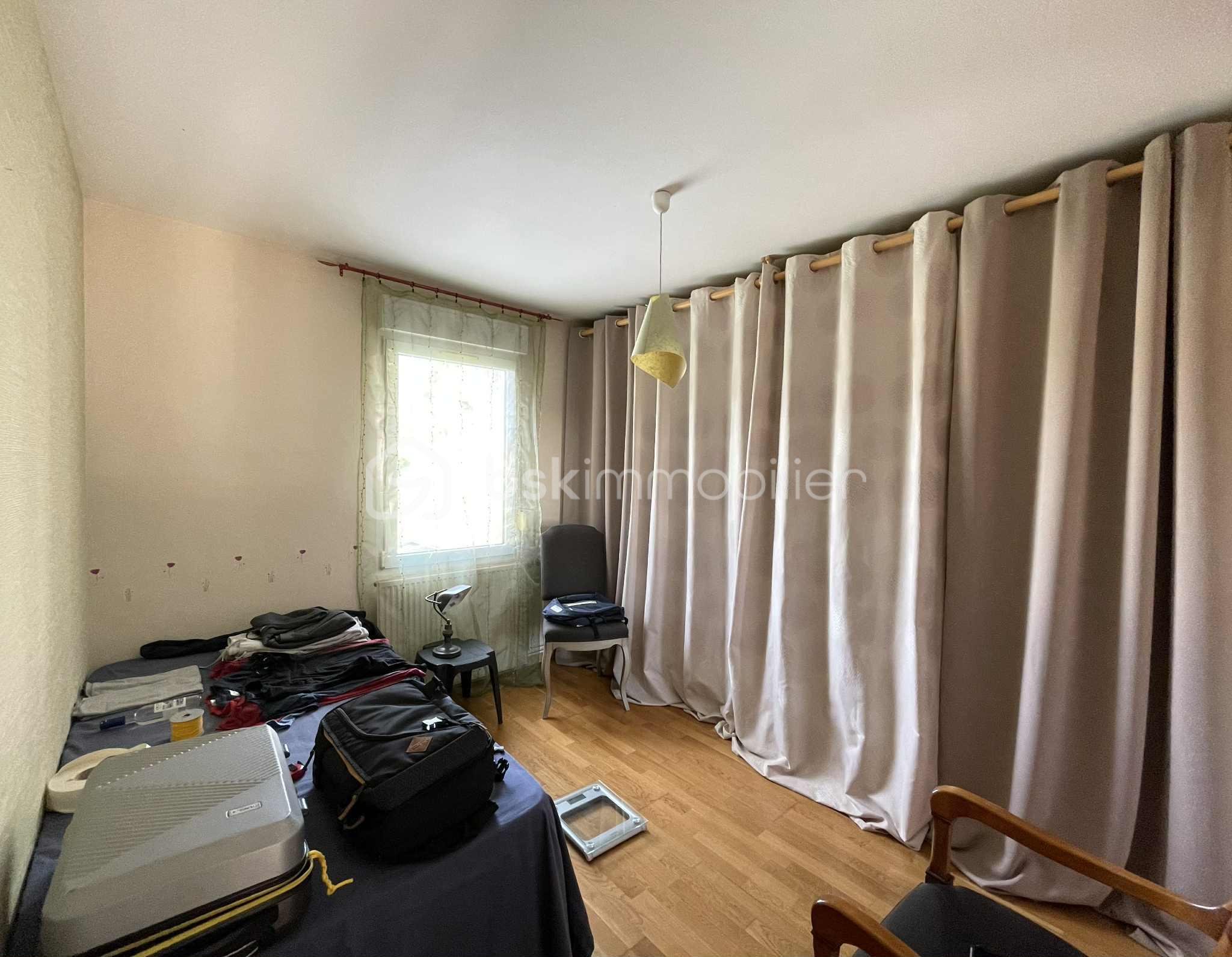 Maison de 225 m² - chambre 3.jfif