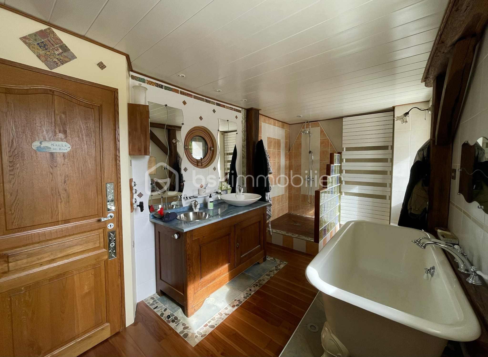Maison de 225 m² - salle bain.jfif