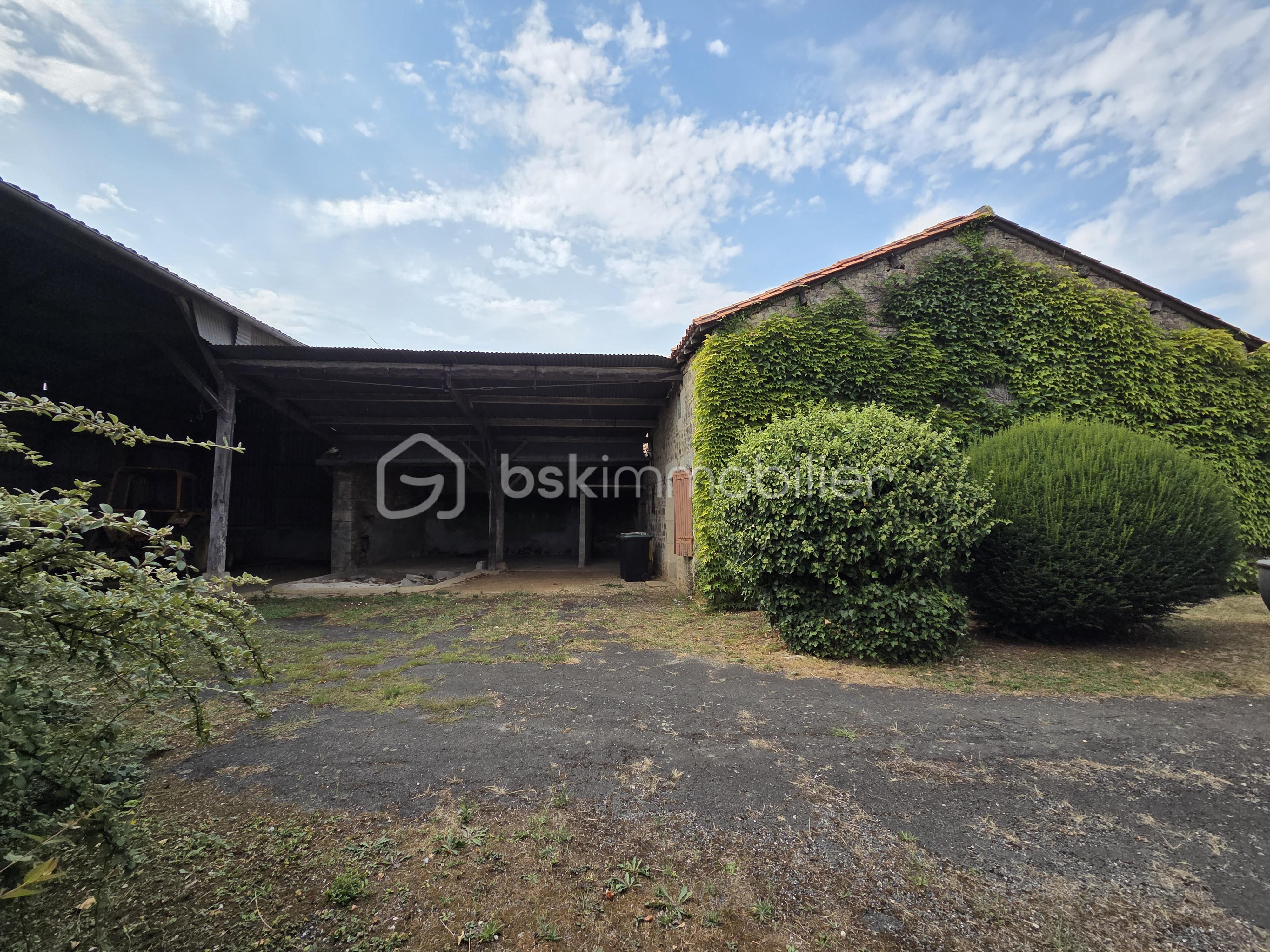 Maison de maitre de 210 m² - hangar 1.jpg