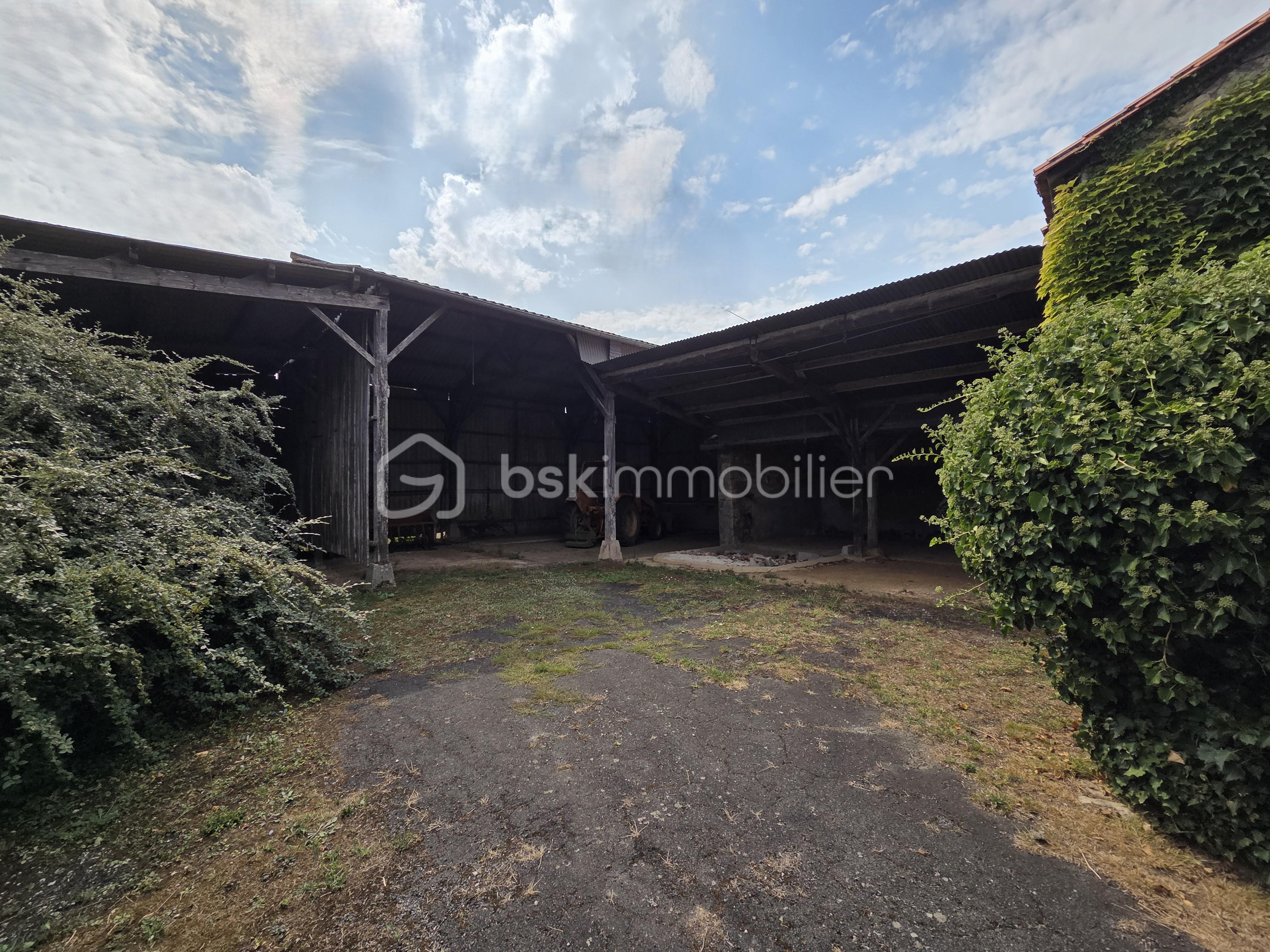 Maison de maitre de 210 m² - hangar.jpg