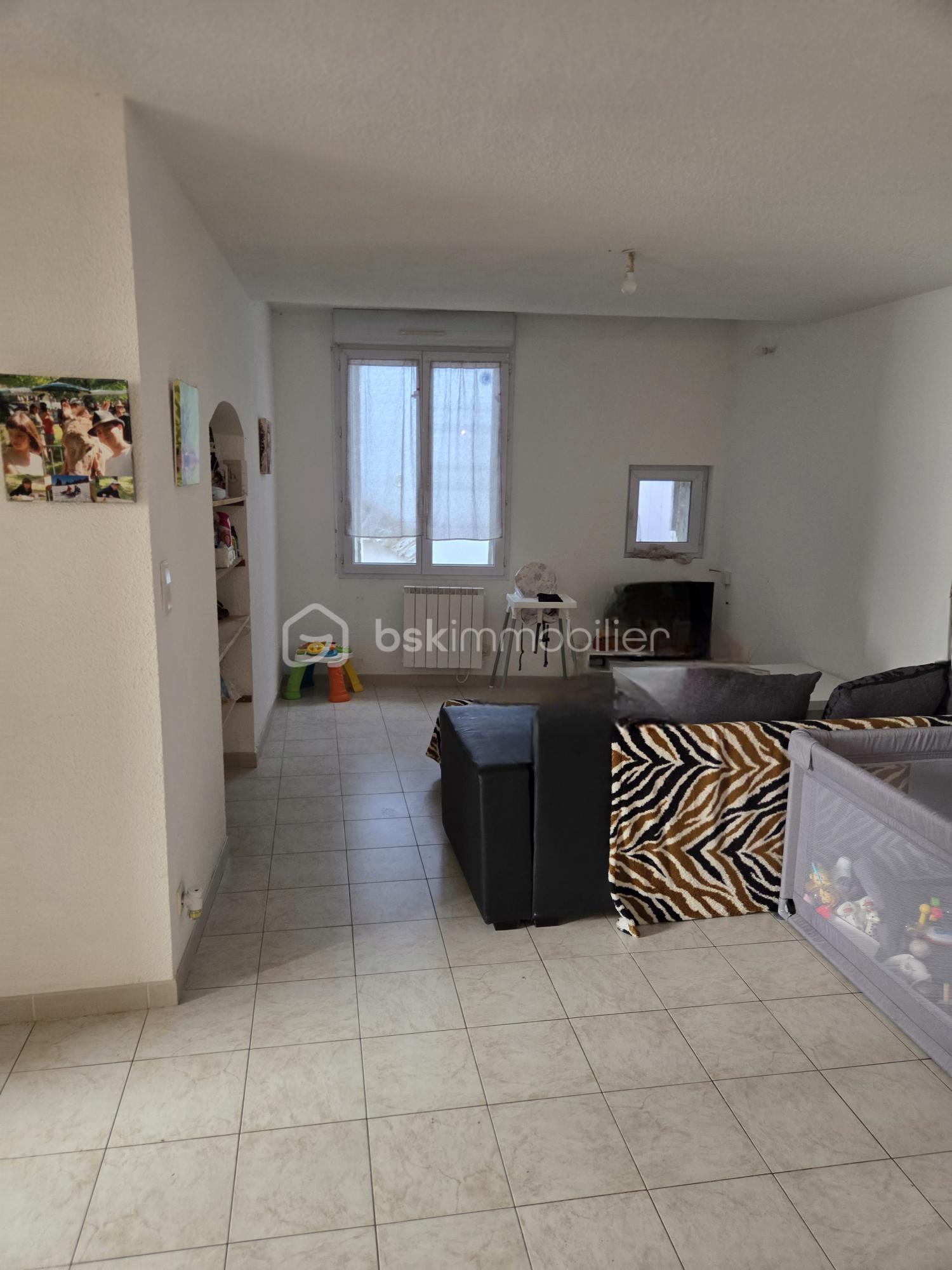 Immeuble mixte de 172,02 m² - SEJOUR 2e et.jpg